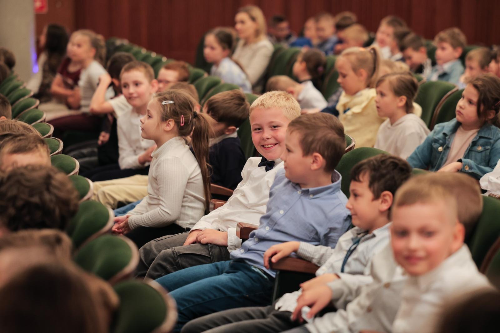 Zdjęcie w galerii na portalu naszraciborz.pl: LUTNIA, TEORBA, gitara barokowa na koncertach umuzykalniających w RCK – czym różnią się od współczesnych gitar? wiadomości z regionu