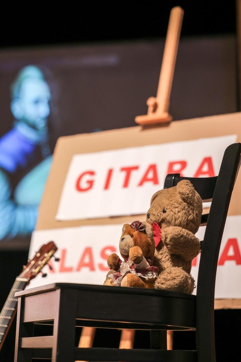 Zdjęcie w galerii na portalu naszraciborz.pl: LUTNIA, TEORBA, gitara barokowa na koncertach umuzykalniających w RCK – czym różnią się od współczesnych gitar? wiadomości z regionu