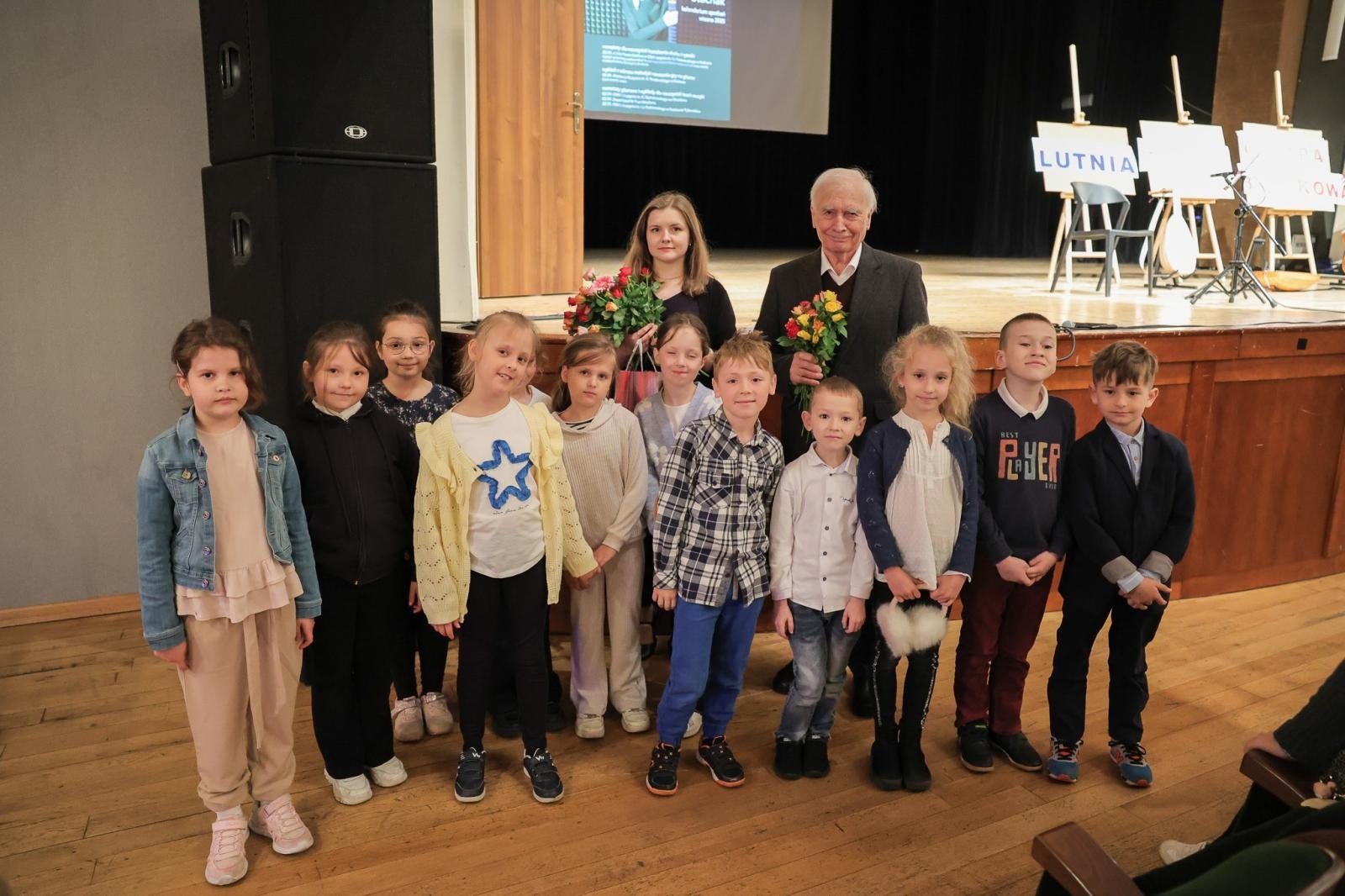 Zdjęcie w galerii na portalu naszraciborz.pl: LUTNIA, TEORBA, gitara barokowa na koncertach umuzykalniających w RCK – czym różnią się od współczesnych gitar? wiadomości z regionu