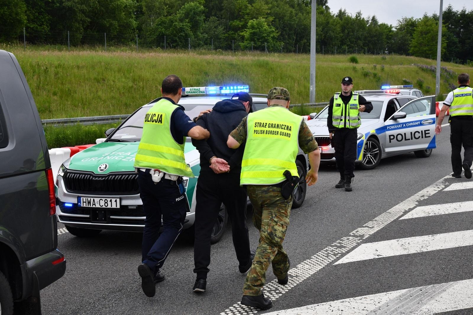 Zdjęcie w galerii na portalu naszraciborz.pl: Autostrada A1 – spektakularny pościg i dynamiczne zatrzymanie! [FOTO i WIDEO] wiadomości z regionu