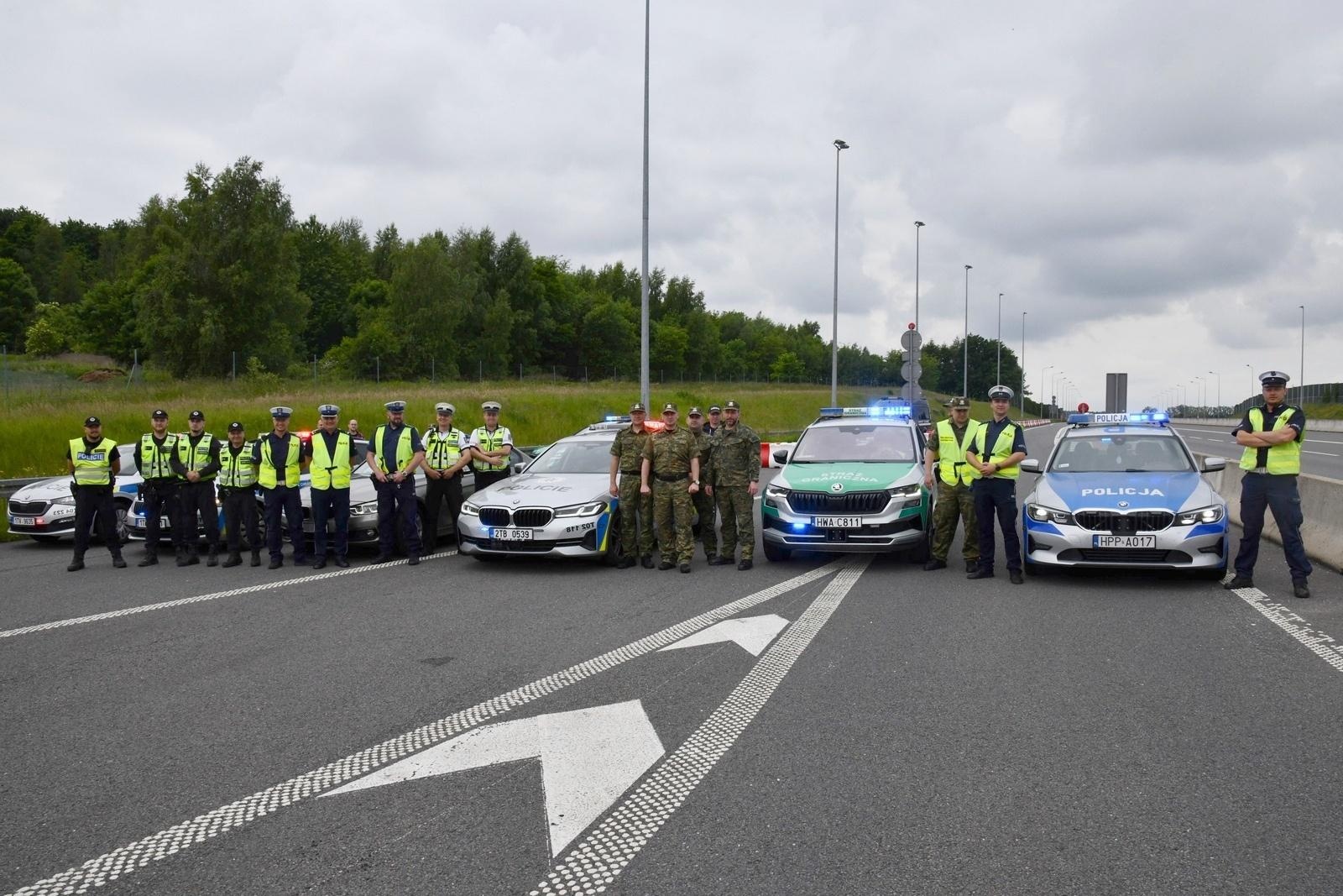 Zdjęcie w galerii na portalu naszraciborz.pl: Autostrada A1 – spektakularny pościg i dynamiczne zatrzymanie! [FOTO i WIDEO] wiadomości z regionu