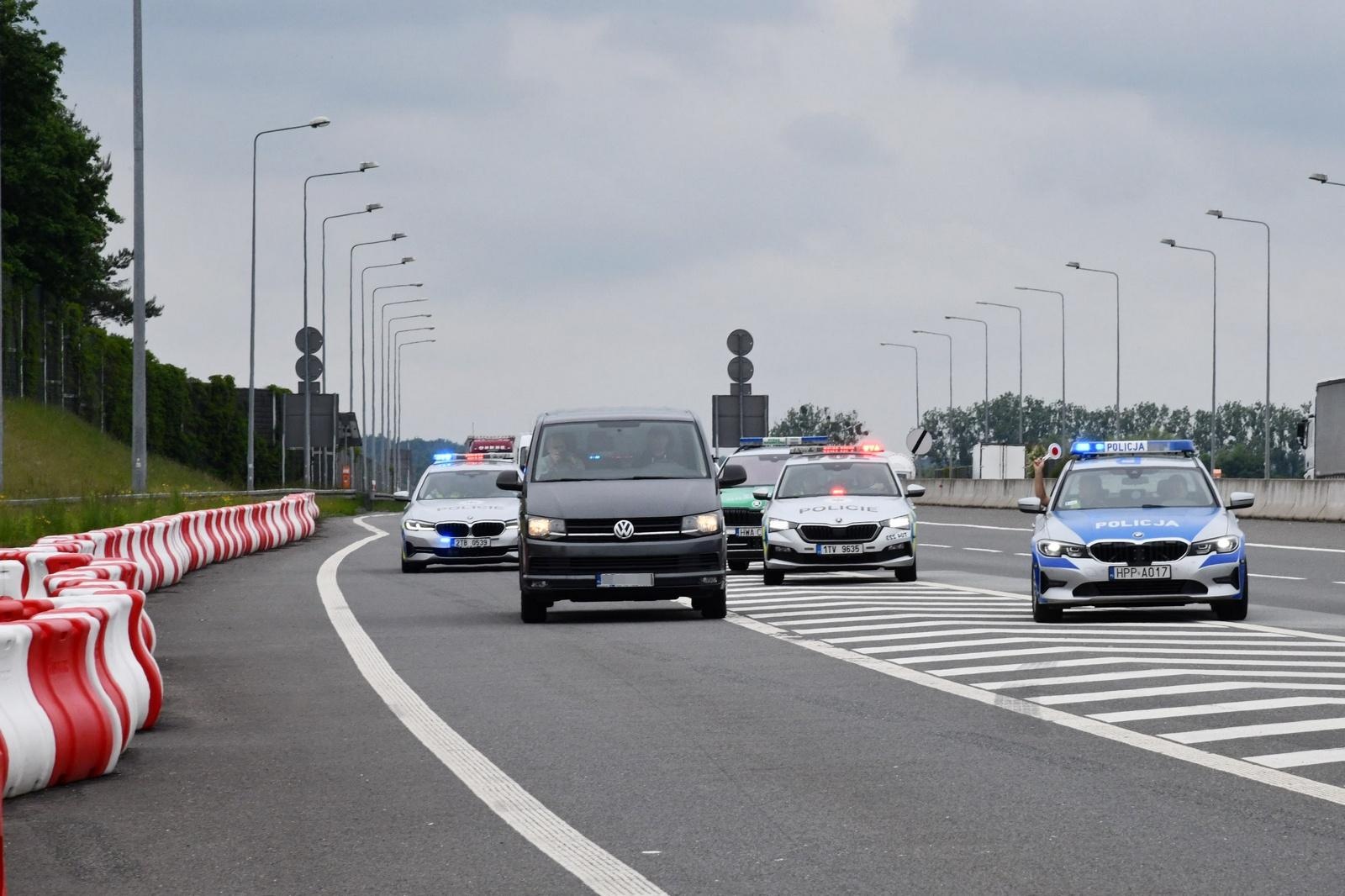 Zdjęcie w galerii na portalu naszraciborz.pl: Autostrada A1 – spektakularny pościg i dynamiczne zatrzymanie! [FOTO i WIDEO] wiadomości z regionu