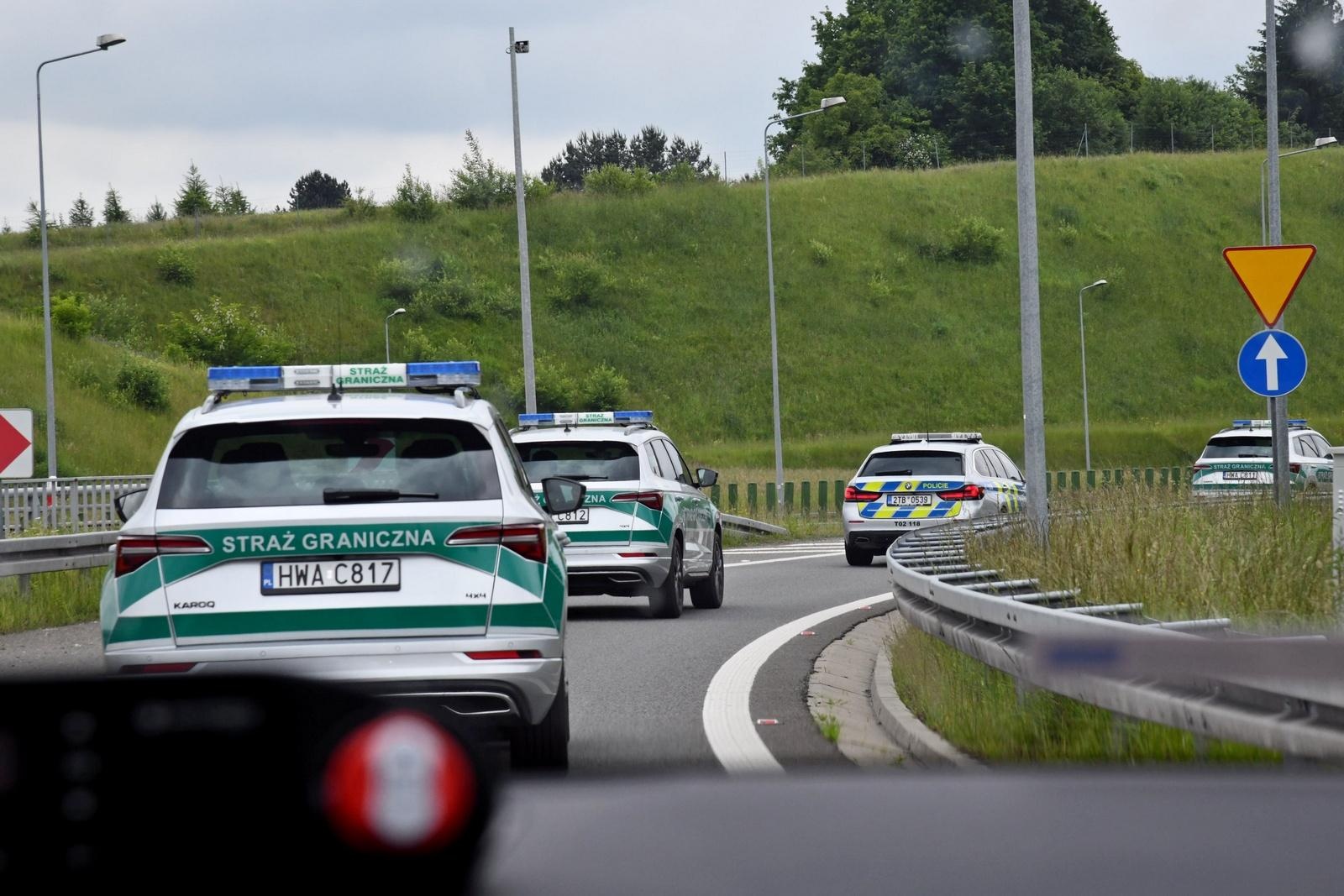 Zdjęcie w galerii na portalu naszraciborz.pl: Autostrada A1 – spektakularny pościg i dynamiczne zatrzymanie! [FOTO i WIDEO] wiadomości z regionu
