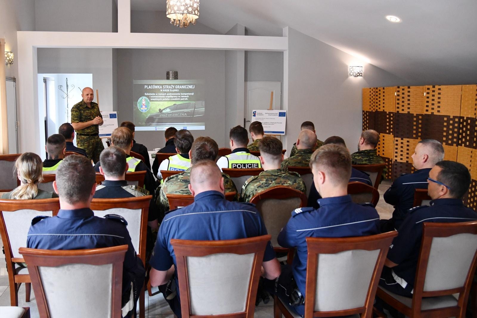 Zdjęcie w galerii na portalu naszraciborz.pl: Autostrada A1 – spektakularny pościg i dynamiczne zatrzymanie! [FOTO i WIDEO] wiadomości z regionu