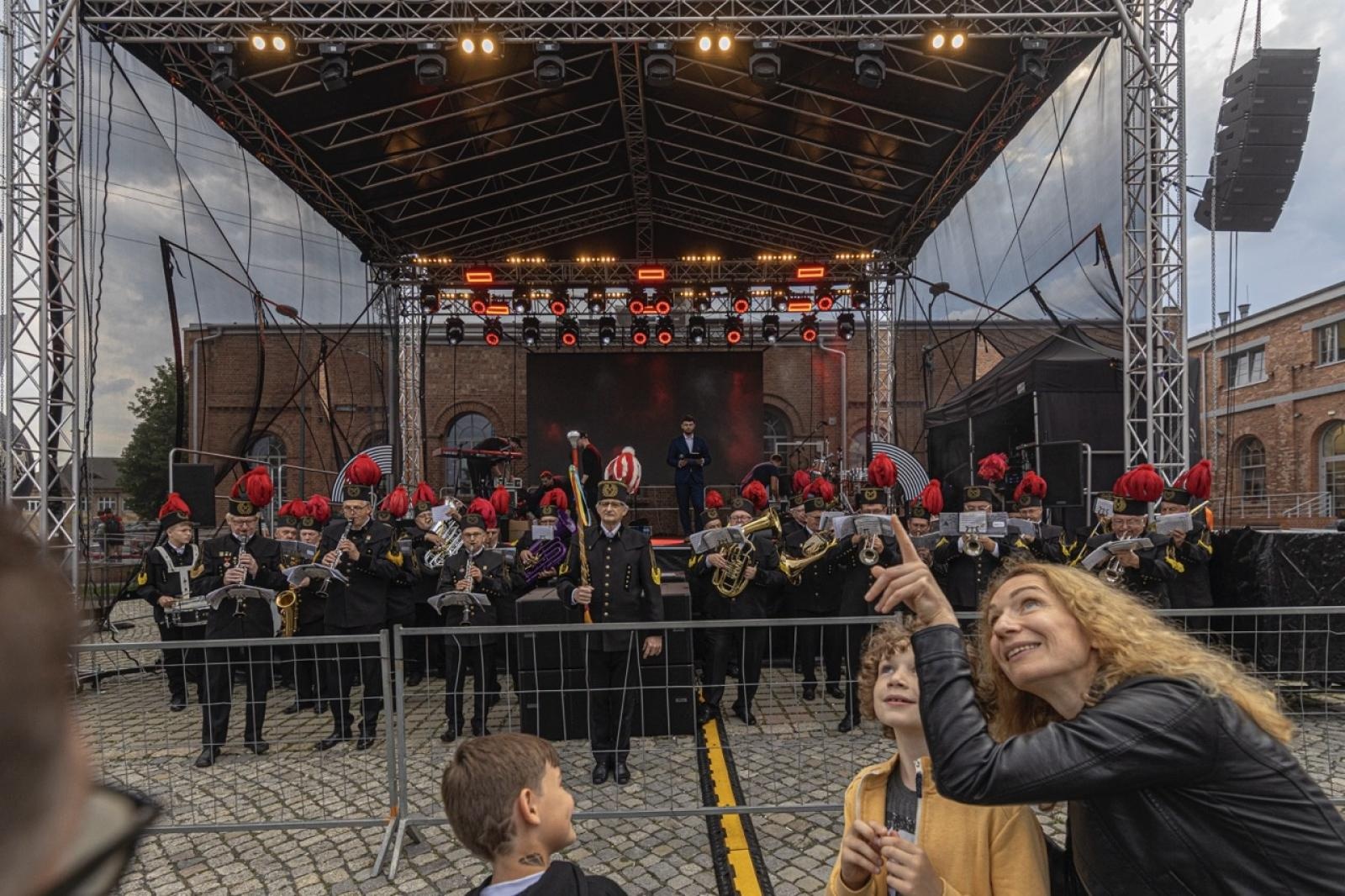 Zdjęcie w galerii na portalu naszraciborz.pl: INDUSTRIADA 2025 - Aż 3500 osób świętowało w Rybniku wiadomości z regionu