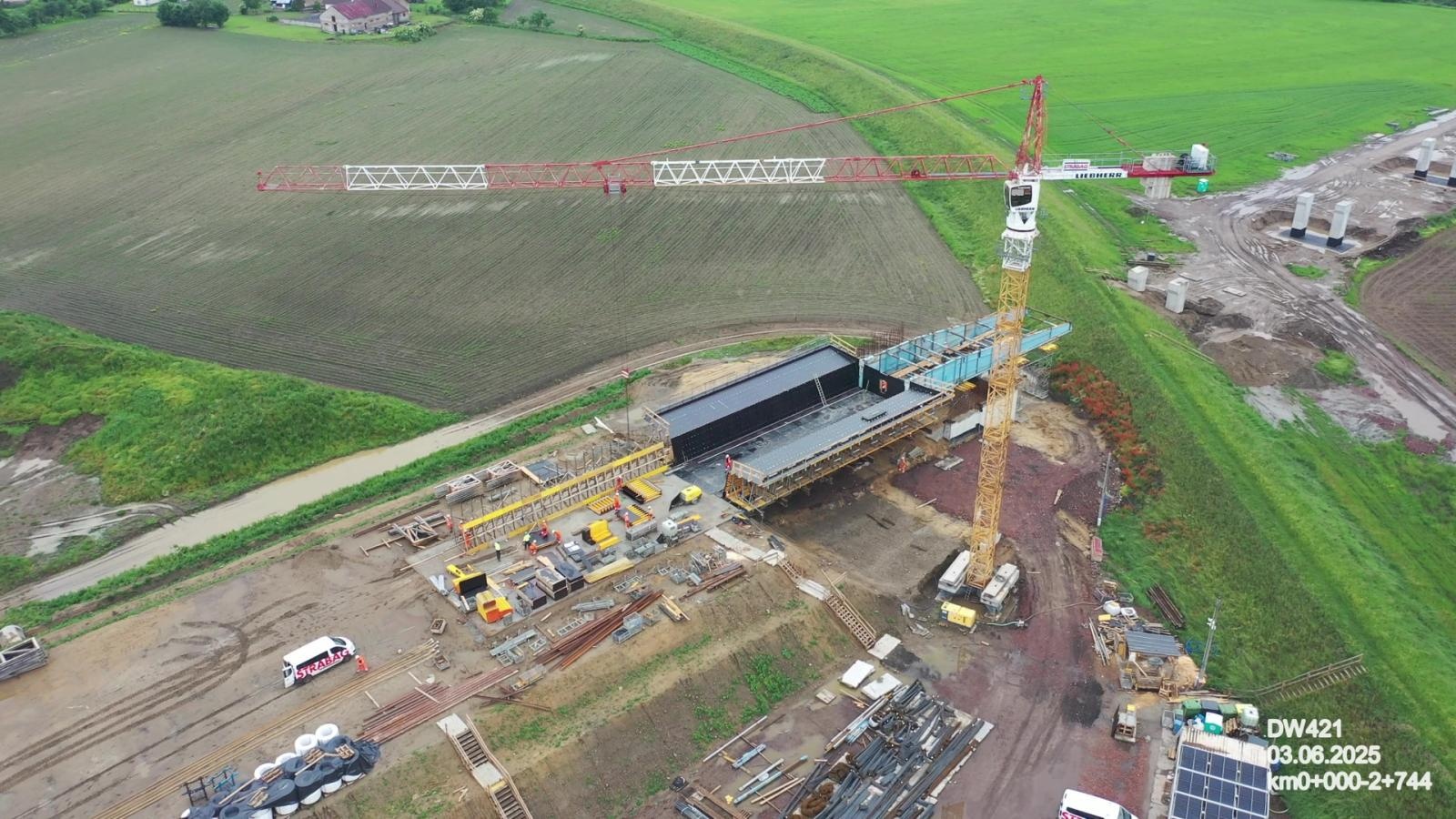 Zdjęcie w galerii na portalu naszraciborz.pl: Tak powstaje nowy most pod Raciborzem. Zaawansowanie prac przekroczyło 50 proc. [FOTO] wiadomości z regionu