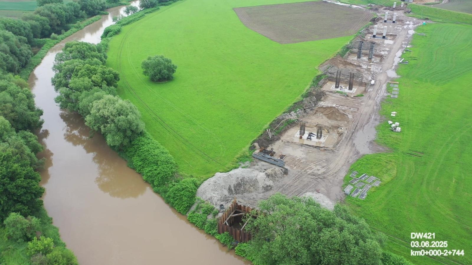 Zdjęcie w galerii na portalu naszraciborz.pl: Tak powstaje nowy most pod Raciborzem. Zaawansowanie prac przekroczyło 50 proc. [FOTO] wiadomości z regionu