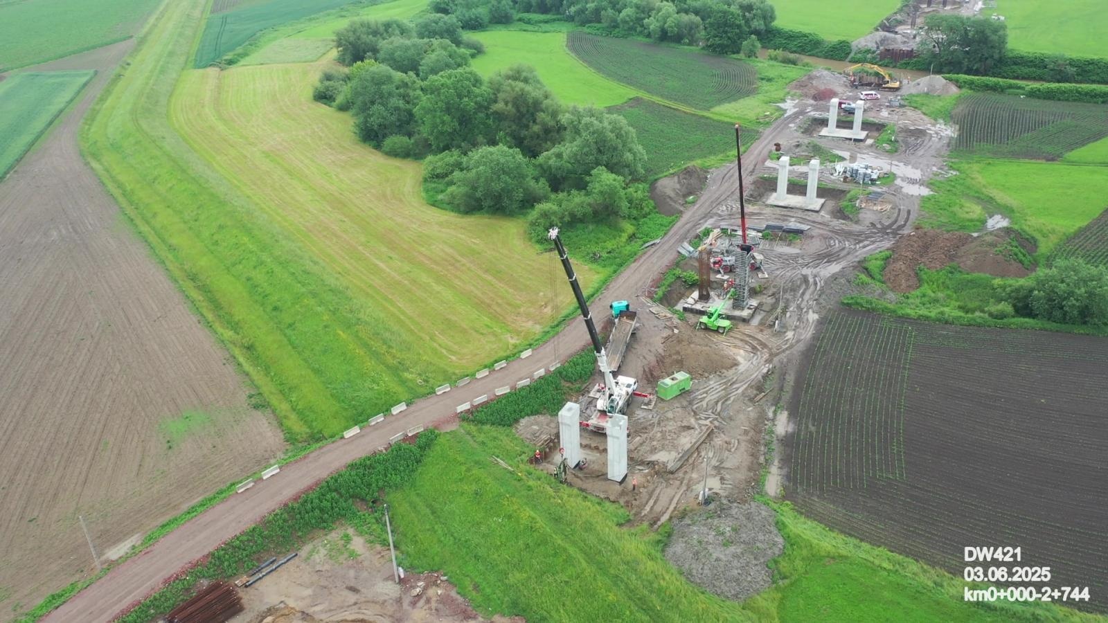 Zdjęcie w galerii na portalu naszraciborz.pl: Tak powstaje nowy most pod Raciborzem. Zaawansowanie prac przekroczyło 50 proc. [FOTO] wiadomości z regionu