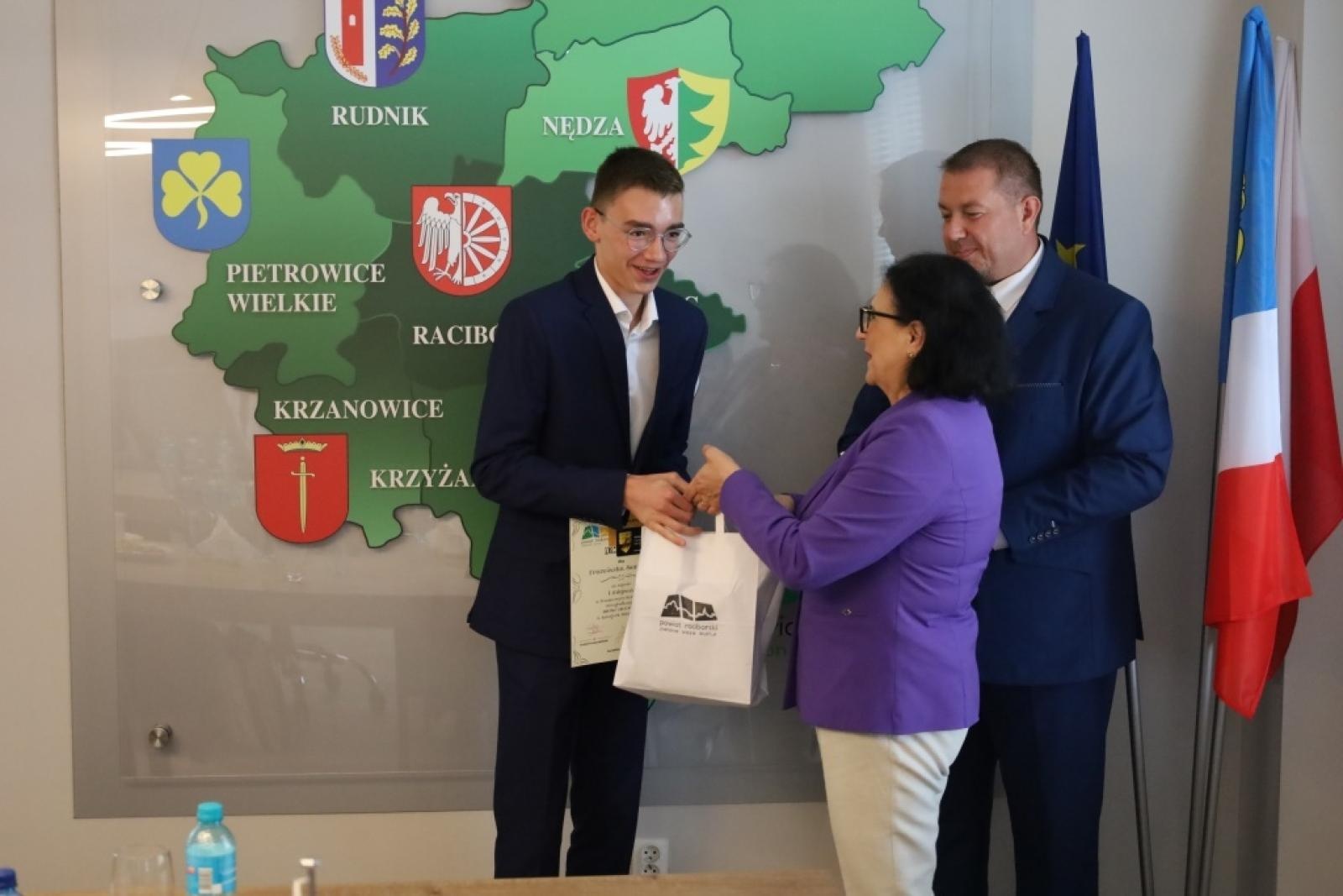 Zdjęcie w galerii na portalu naszraciborz.pl: XXXI edycja Powiatowego Konkursu Mistrz Ortografii wiadomości z regionu