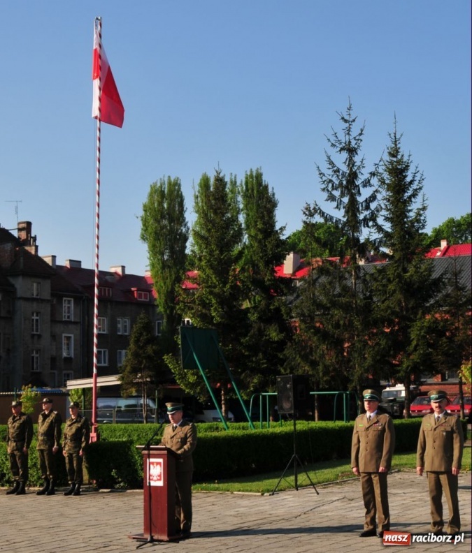 Zdjęcie w galerii na portalu naszraciborz.pl: Racibórz. Święto Flagi u pograniczników wiadomości z regionu