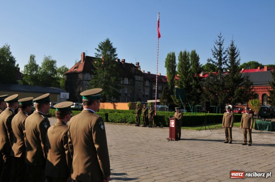 Zdjęcie w galerii na portalu naszraciborz.pl: Racibórz. Święto Flagi u pograniczników wiadomości z regionu