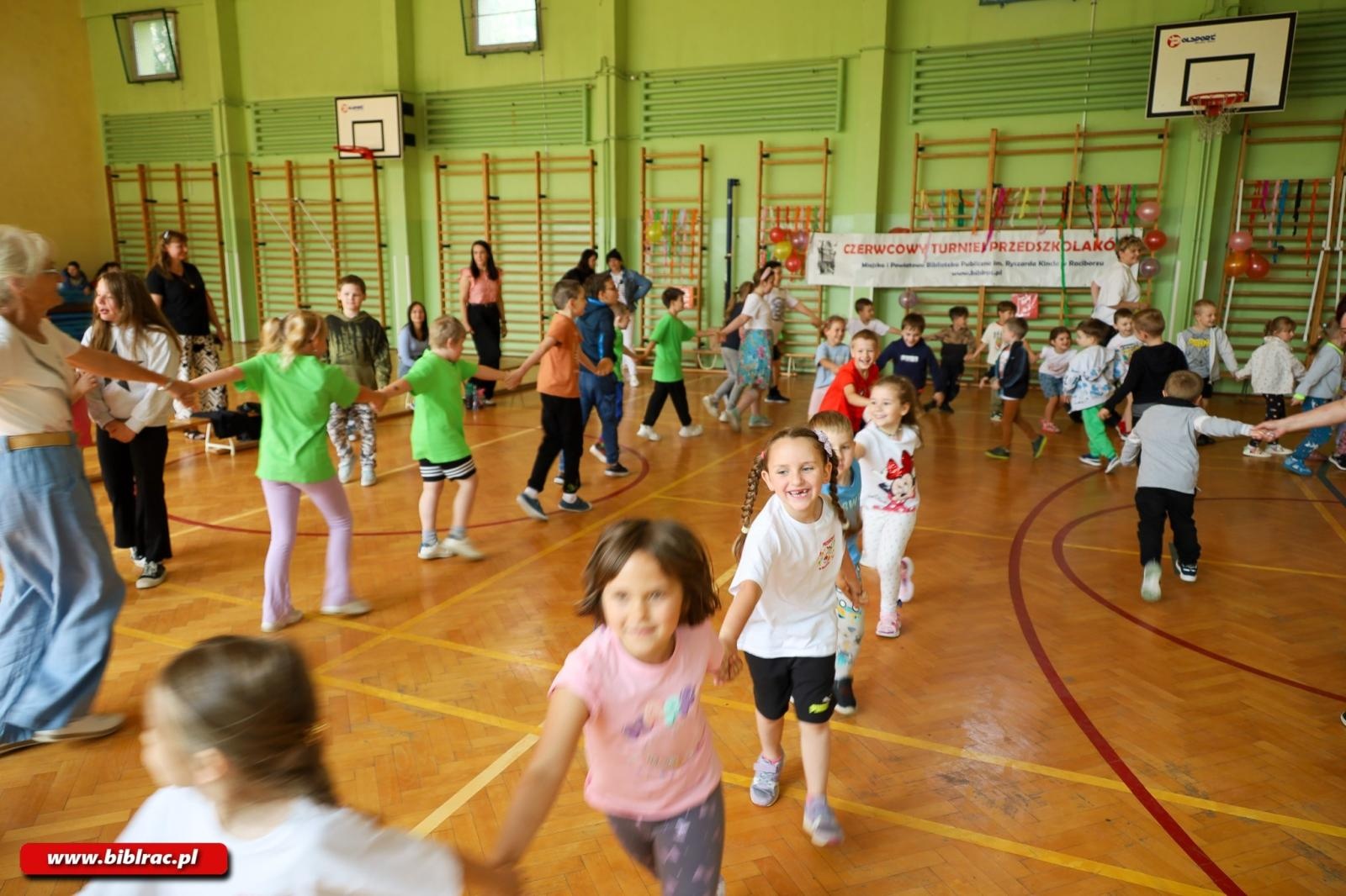 Zdjęcie w galerii na portalu naszraciborz.pl: Czerwcowy Turniej Przedszkolaków – Wszystkie dzieci nasze są! wiadomości z regionu