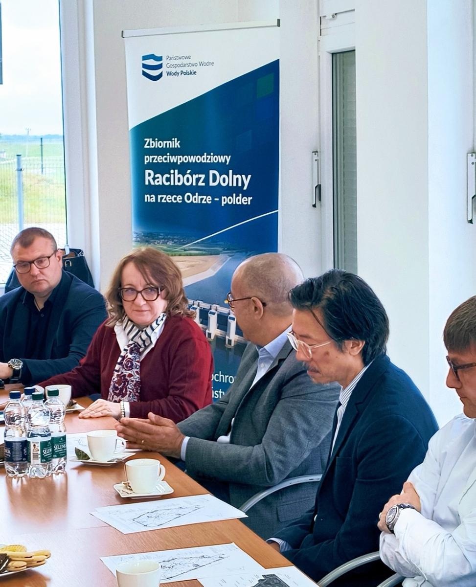 Zdjęcie w galerii na portalu naszraciborz.pl: Wizyta delegacji Banku Światowego okazją do podsumowania funkcjonowania zbiornika Racibórz Dolny w czasie powodzi wiadomości z regionu