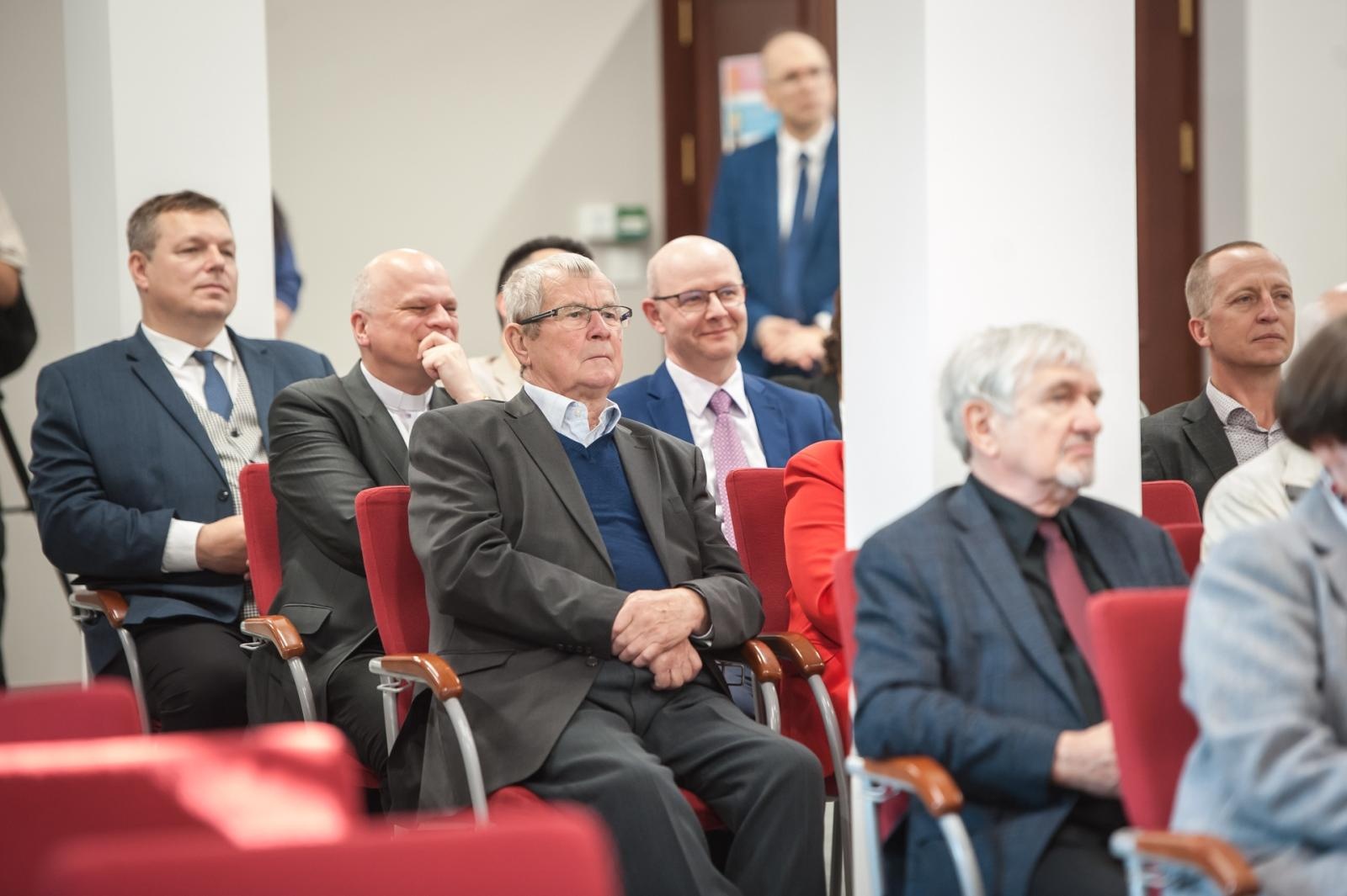Zdjęcie w galerii na portalu naszraciborz.pl: W zamkowej kaplicy pw. św. Tomasza Becketa znów wybrzmiały organy z 1873 roku [FOTO i WIDEO] wiadomości z regionu