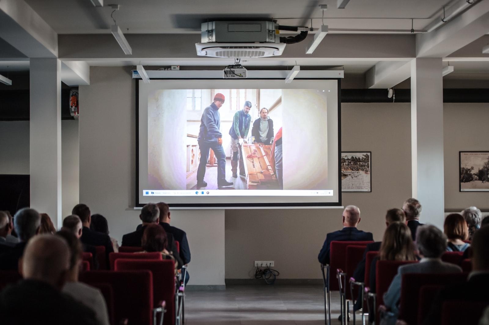 Zdjęcie w galerii na portalu naszraciborz.pl: W zamkowej kaplicy pw. św. Tomasza Becketa znów wybrzmiały organy z 1873 roku [FOTO i WIDEO] wiadomości z regionu