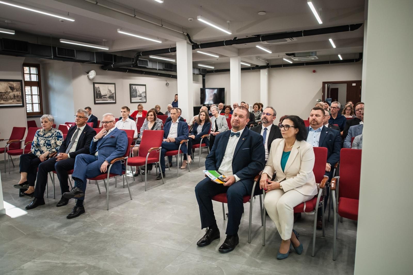 Zdjęcie w galerii na portalu naszraciborz.pl: W zamkowej kaplicy pw. św. Tomasza Becketa znów wybrzmiały organy z 1873 roku [FOTO i WIDEO] wiadomości z regionu