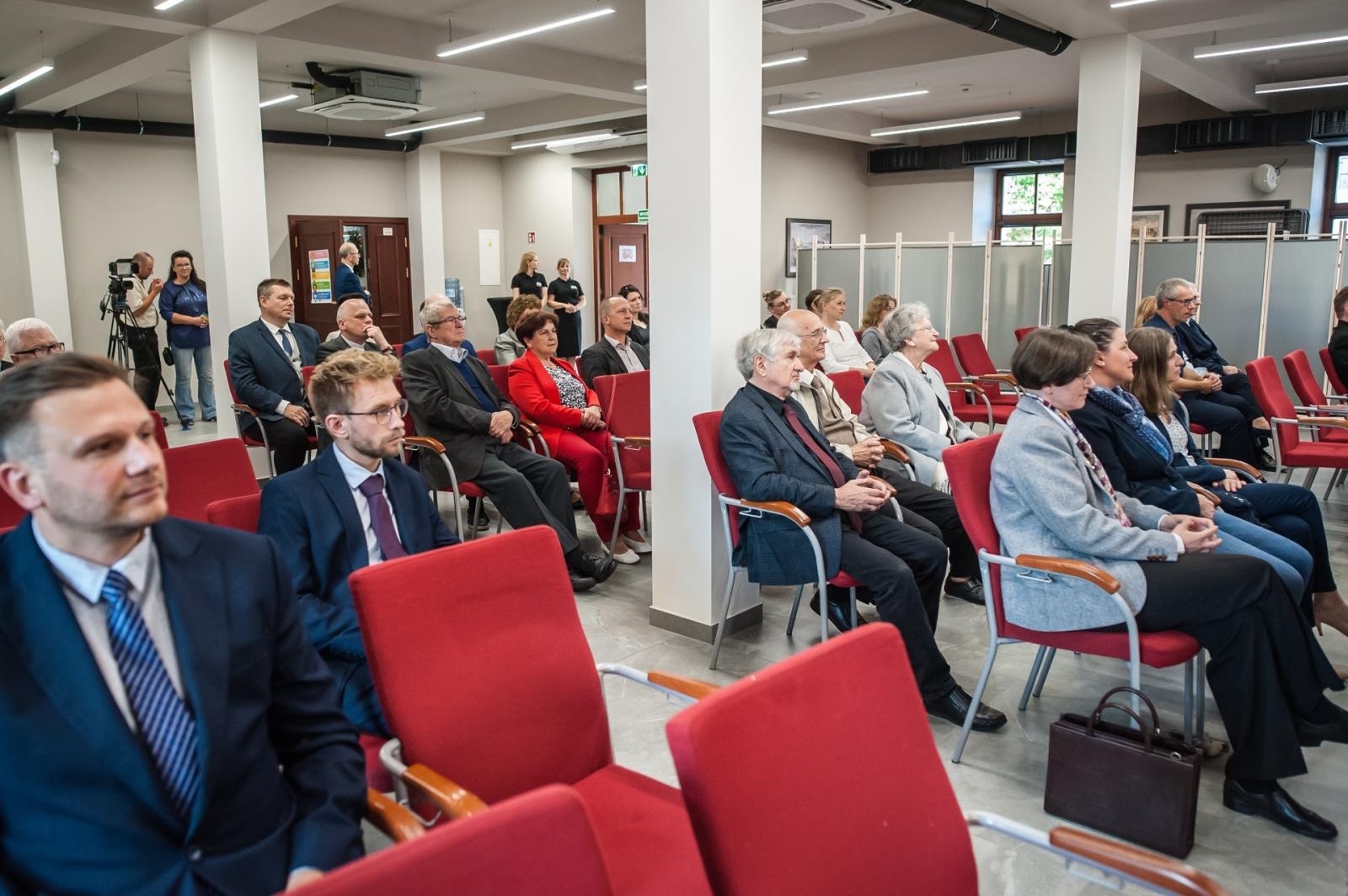 Zdjęcie w galerii na portalu naszraciborz.pl: W zamkowej kaplicy pw. św. Tomasza Becketa znów wybrzmiały organy z 1873 roku [FOTO i WIDEO] wiadomości z regionu