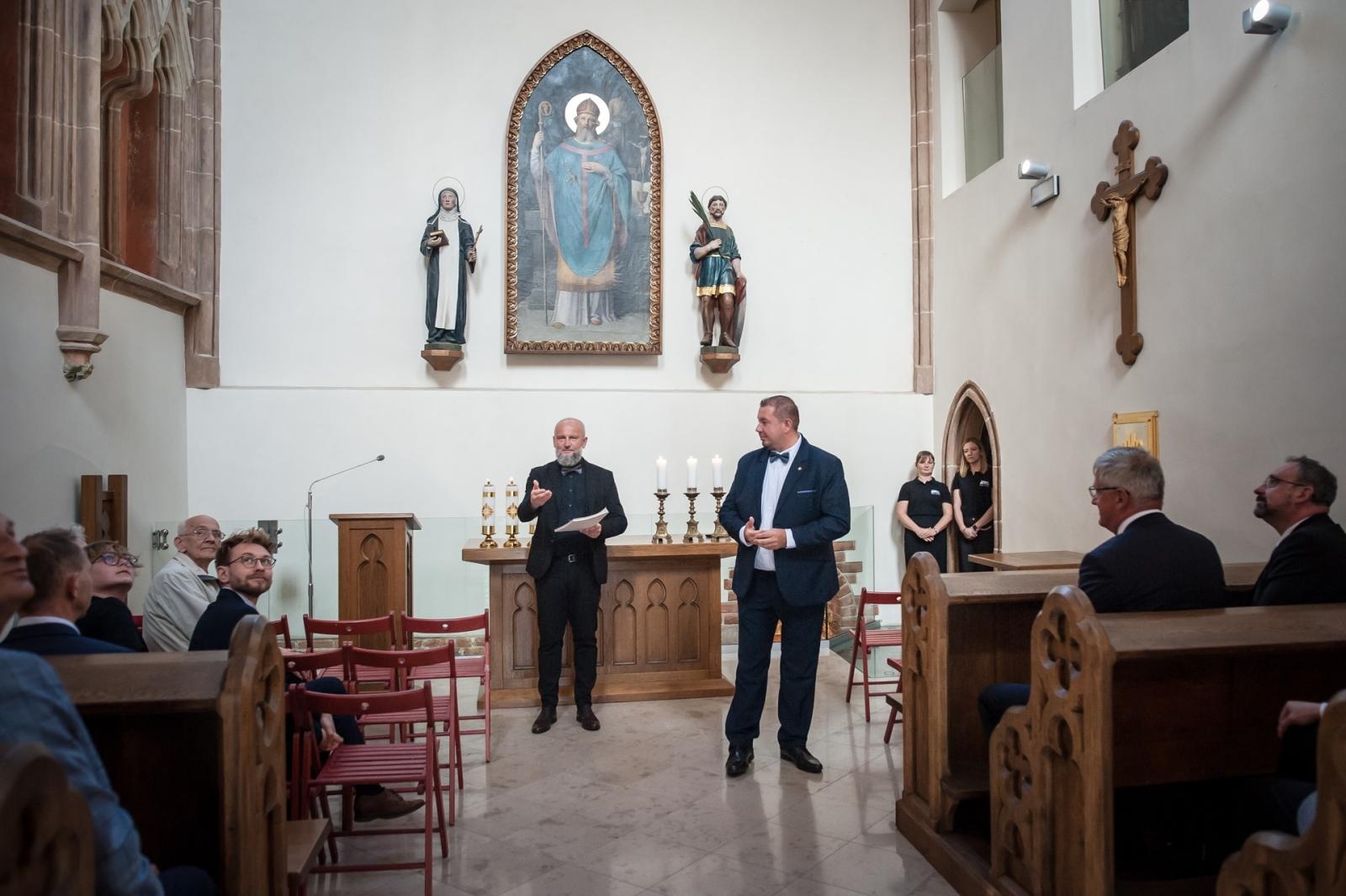 Zdjęcie w galerii na portalu naszraciborz.pl: W zamkowej kaplicy pw. św. Tomasza Becketa znów wybrzmiały organy z 1873 roku [FOTO i WIDEO] wiadomości z regionu