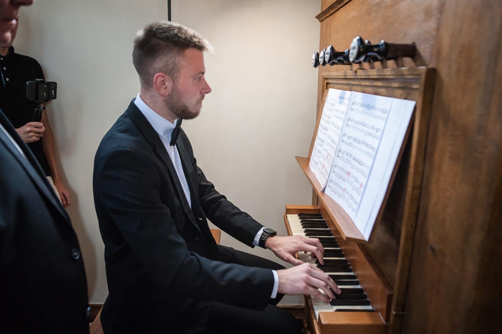 Zdjęcie w galerii na portalu naszraciborz.pl: W zamkowej kaplicy pw. św. Tomasza Becketa znów wybrzmiały organy z 1873 roku [FOTO i WIDEO] wiadomości z regionu