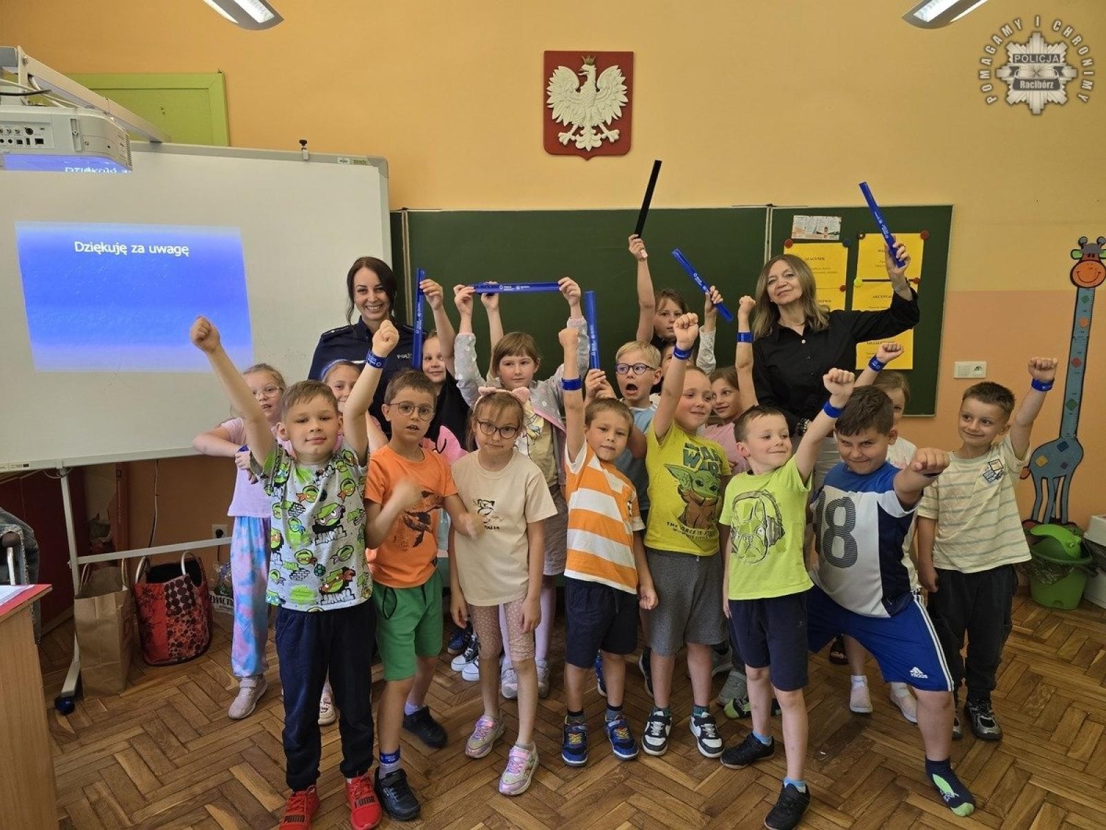 Zdjęcie w galerii na portalu naszraciborz.pl: Bezpieczne wakacje. Policjanci z wizytą w SP 13 w Raciborzu wiadomości z regionu
