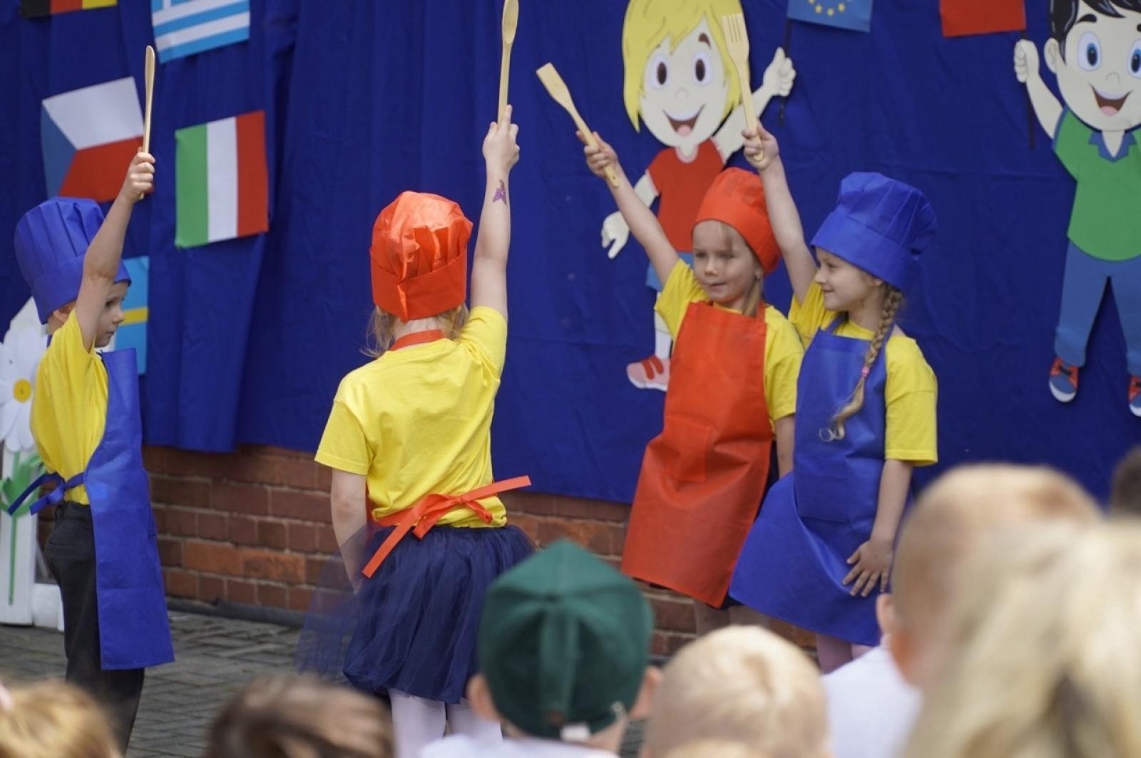 Zdjęcie w galerii na portalu naszraciborz.pl: XX Europejski Piknik w Przedszkolu nr 16 w Raciborzu-Brzeziu  wiadomości z regionu