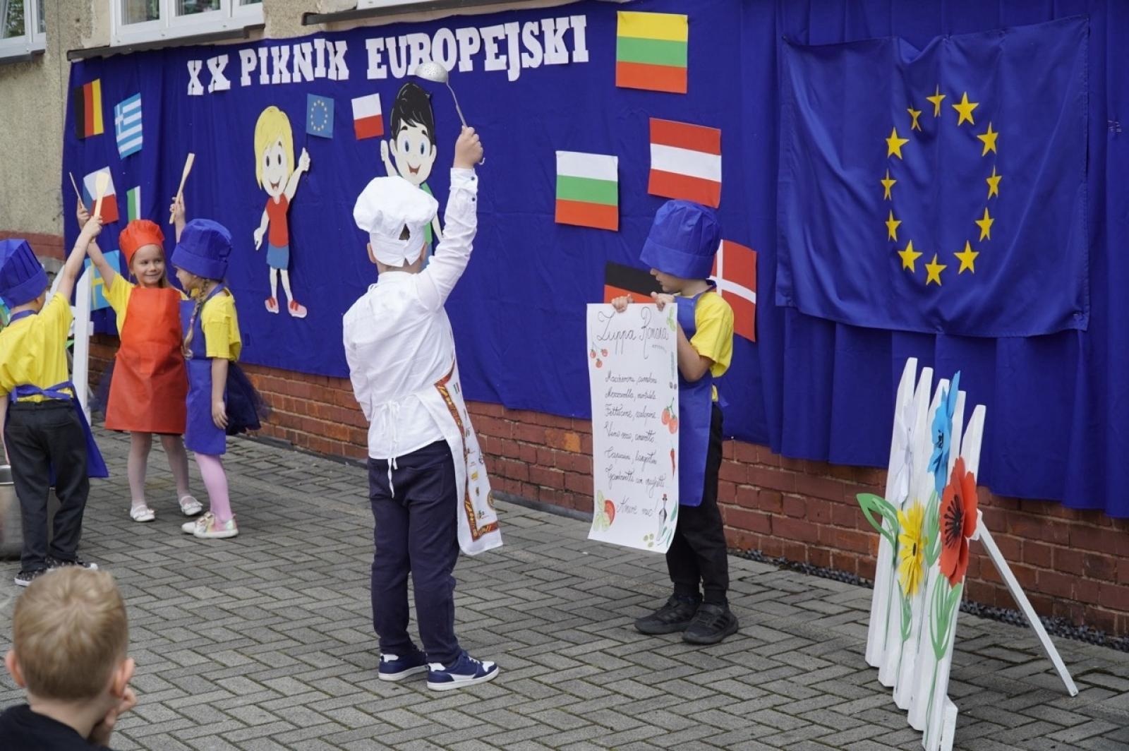 Zdjęcie w galerii na portalu naszraciborz.pl: XX Europejski Piknik w Przedszkolu nr 16 w Raciborzu-Brzeziu  wiadomości z regionu
