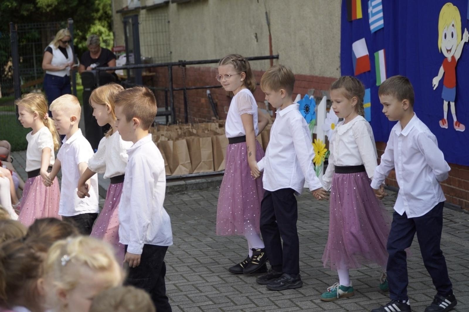 Zdjęcie w galerii na portalu naszraciborz.pl: XX Europejski Piknik w Przedszkolu nr 16 w Raciborzu-Brzeziu  wiadomości z regionu