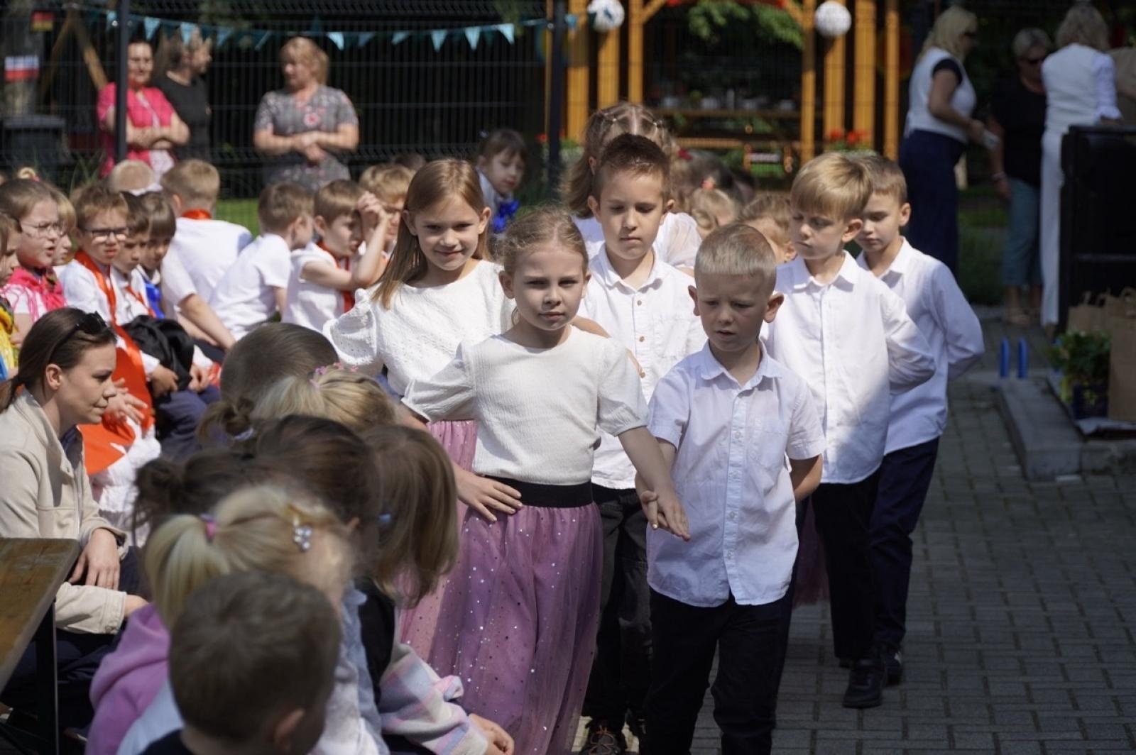 Zdjęcie w galerii na portalu naszraciborz.pl: XX Europejski Piknik w Przedszkolu nr 16 w Raciborzu-Brzeziu  wiadomości z regionu