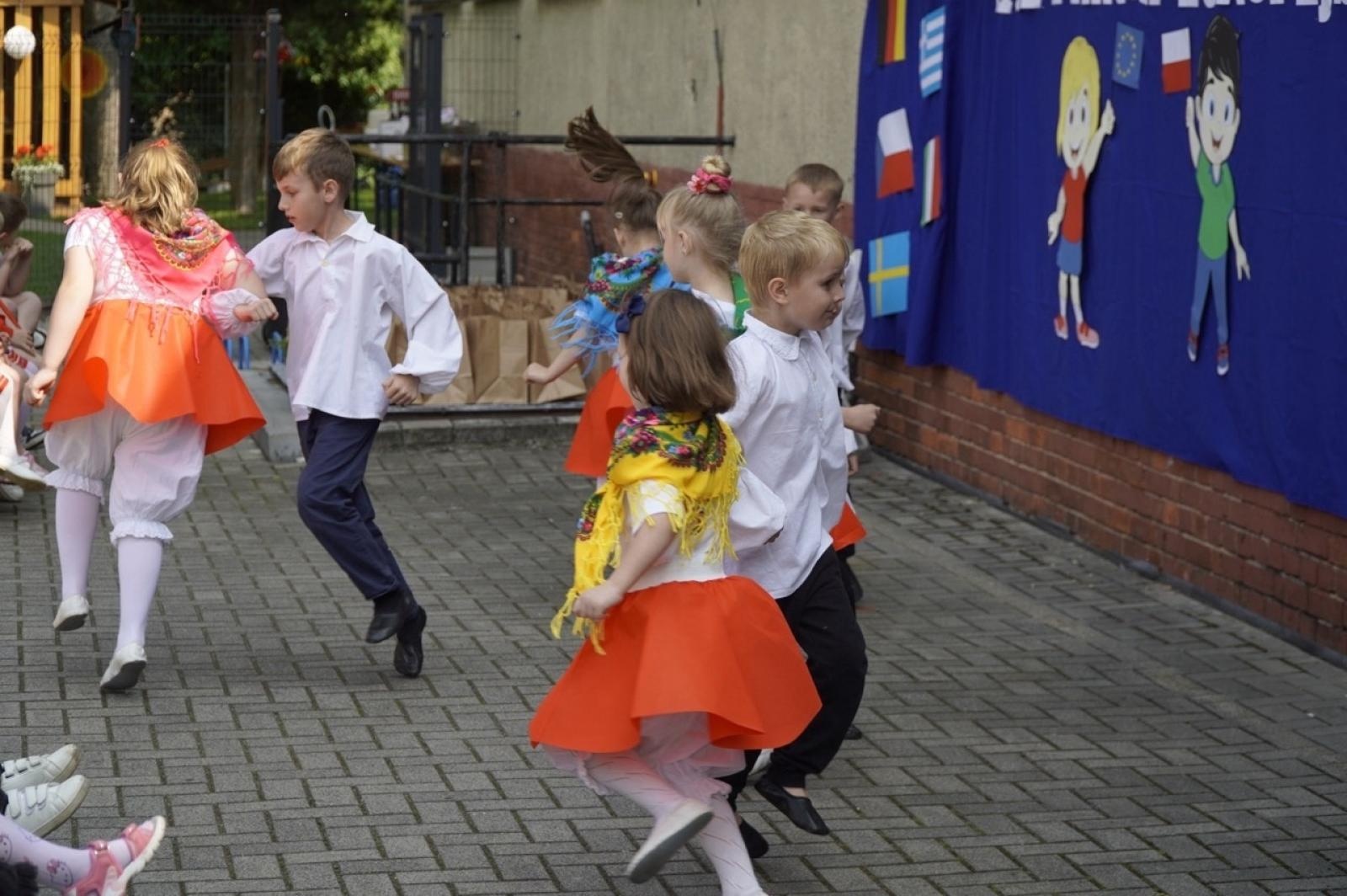 Zdjęcie w galerii na portalu naszraciborz.pl: XX Europejski Piknik w Przedszkolu nr 16 w Raciborzu-Brzeziu  wiadomości z regionu