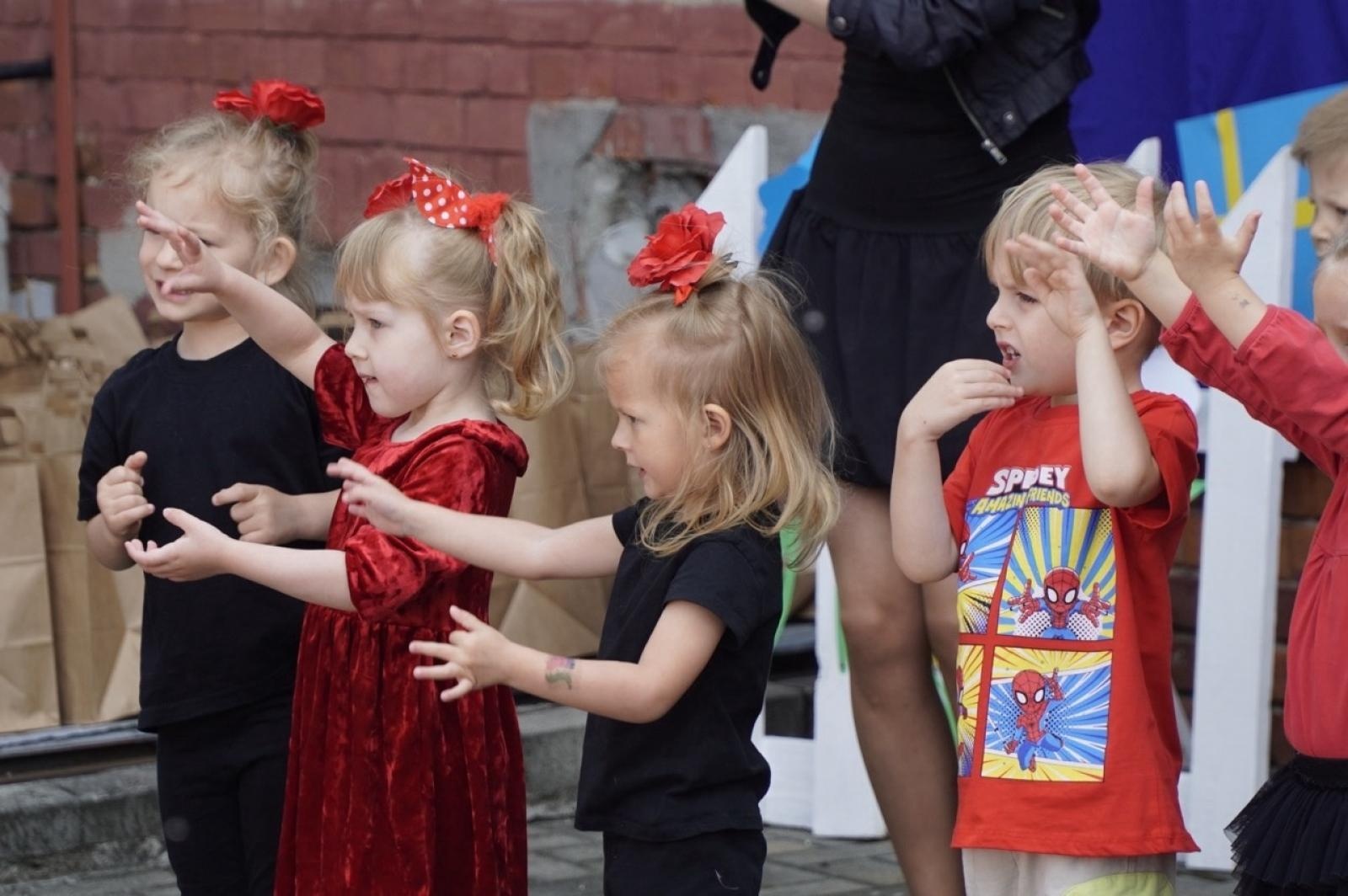 Zdjęcie w galerii na portalu naszraciborz.pl: XX Europejski Piknik w Przedszkolu nr 16 w Raciborzu-Brzeziu  wiadomości z regionu