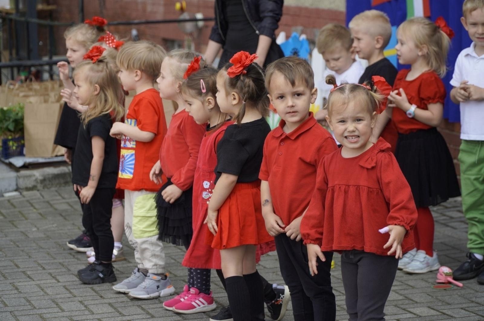 Zdjęcie w galerii na portalu naszraciborz.pl: XX Europejski Piknik w Przedszkolu nr 16 w Raciborzu-Brzeziu  wiadomości z regionu