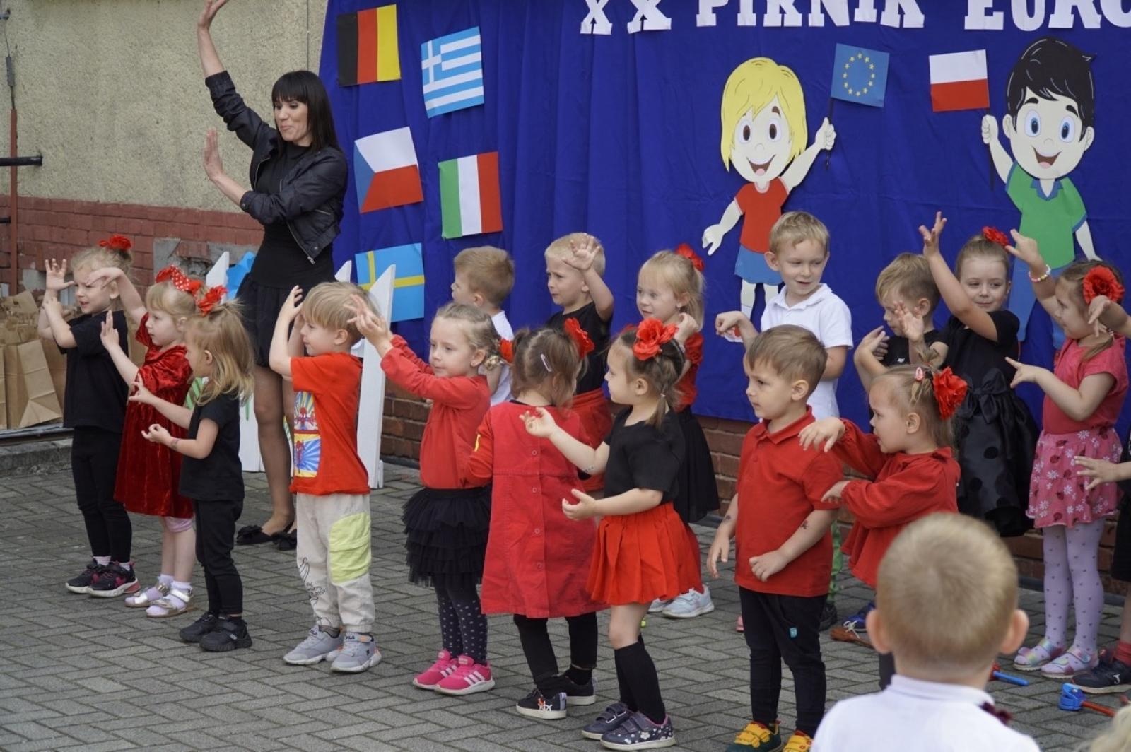 Zdjęcie w galerii na portalu naszraciborz.pl: XX Europejski Piknik w Przedszkolu nr 16 w Raciborzu-Brzeziu  wiadomości z regionu