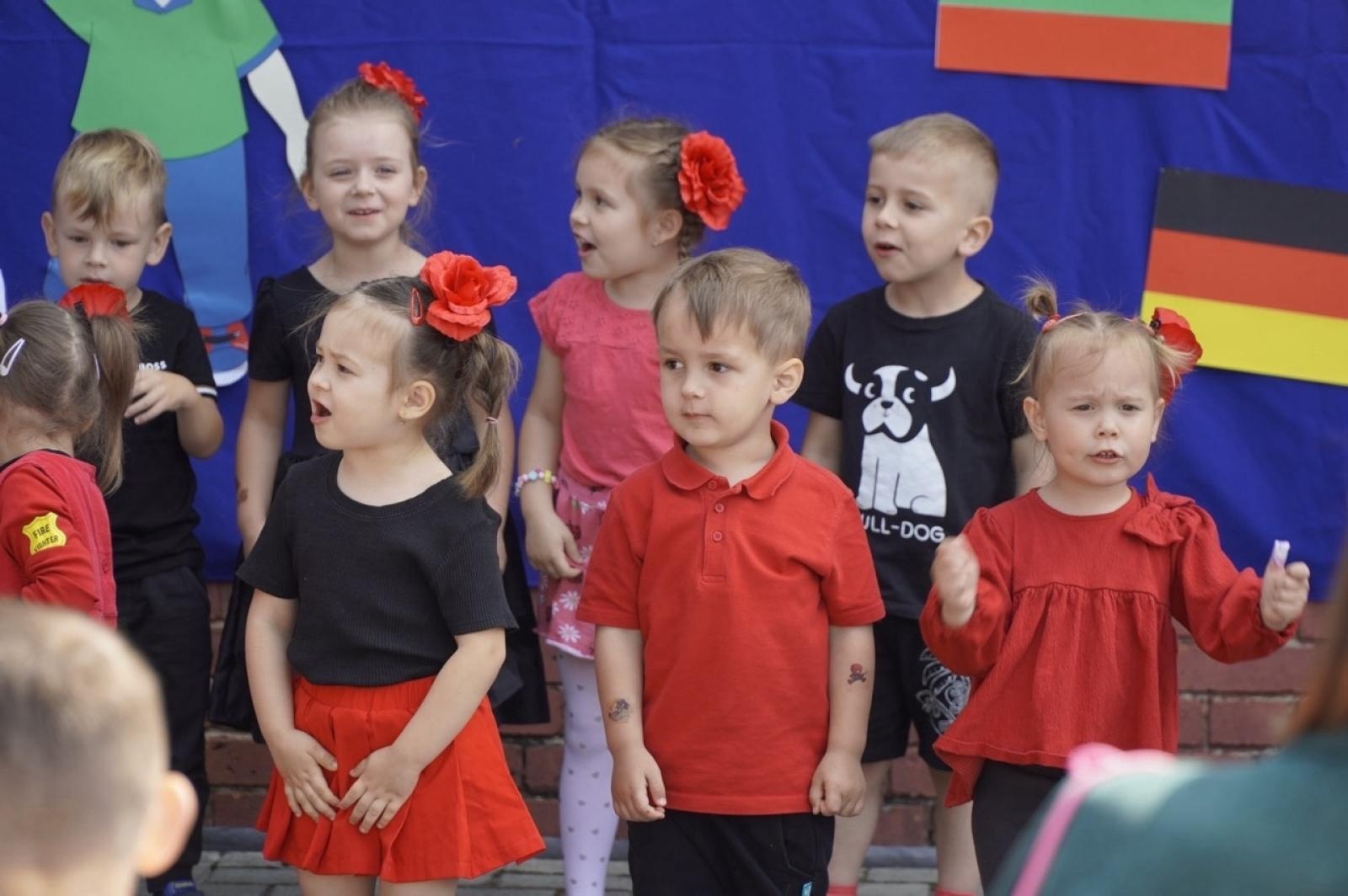 Zdjęcie w galerii na portalu naszraciborz.pl: XX Europejski Piknik w Przedszkolu nr 16 w Raciborzu-Brzeziu  wiadomości z regionu