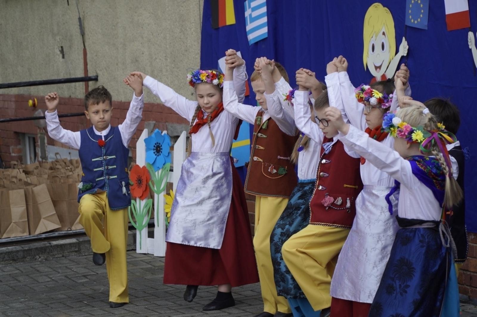 Zdjęcie w galerii na portalu naszraciborz.pl: XX Europejski Piknik w Przedszkolu nr 16 w Raciborzu-Brzeziu  wiadomości z regionu