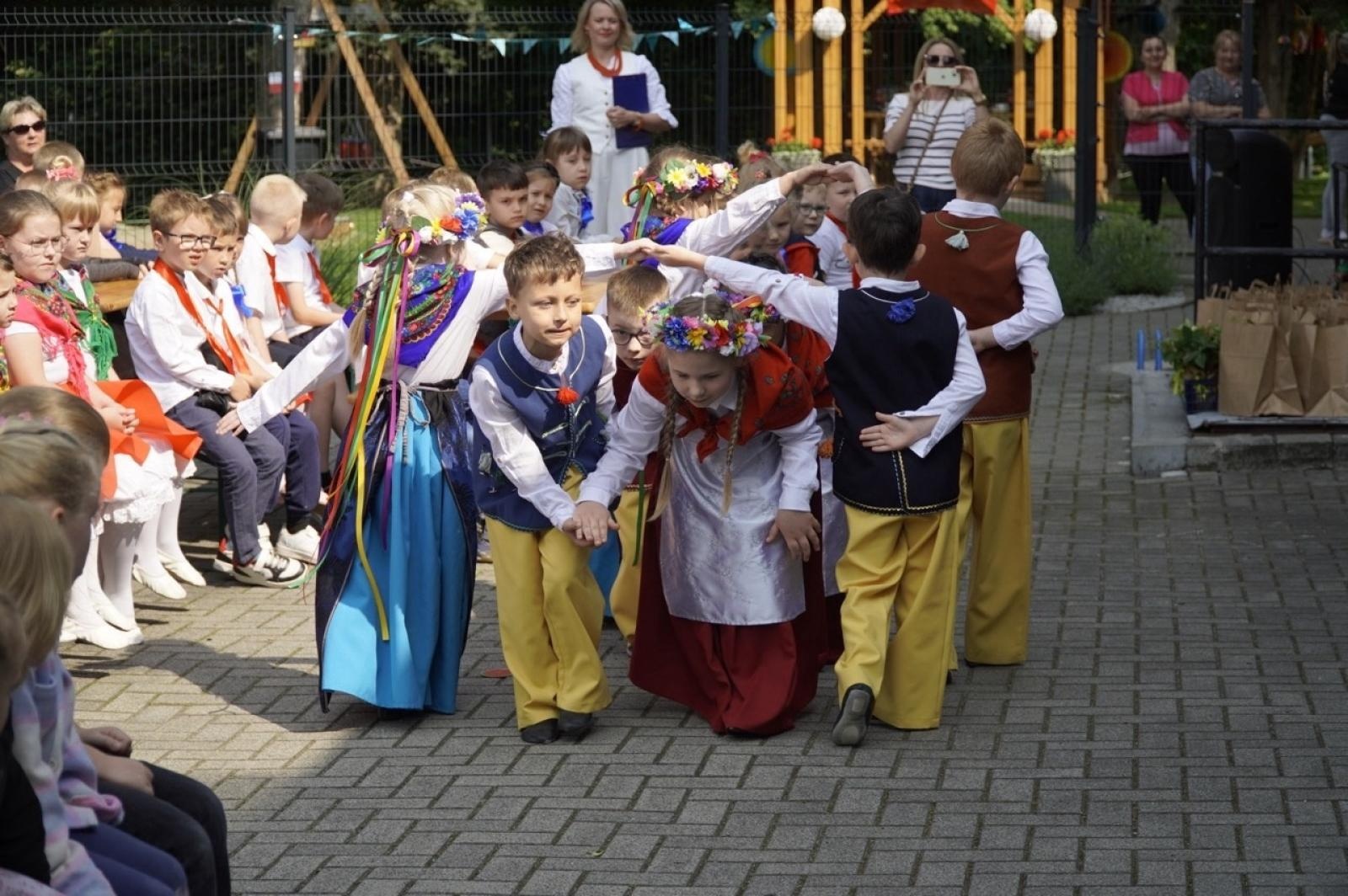 Zdjęcie w galerii na portalu naszraciborz.pl: XX Europejski Piknik w Przedszkolu nr 16 w Raciborzu-Brzeziu  wiadomości z regionu