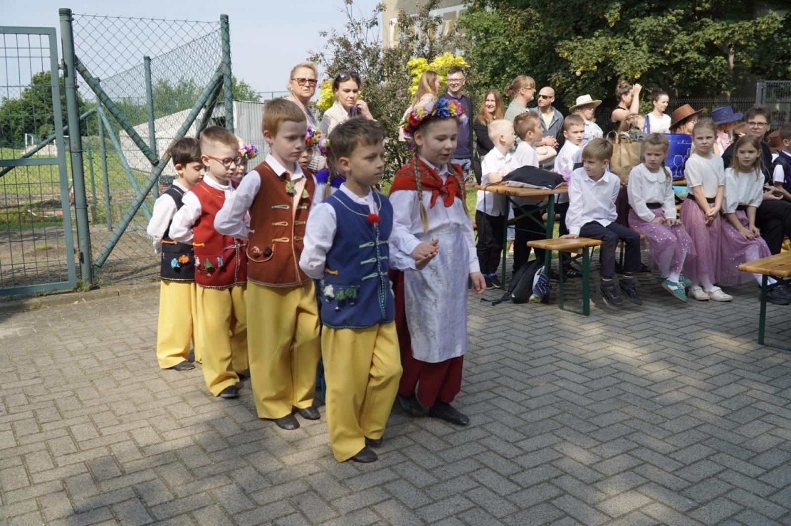 Zdjęcie w galerii na portalu naszraciborz.pl: XX Europejski Piknik w Przedszkolu nr 16 w Raciborzu-Brzeziu  wiadomości z regionu