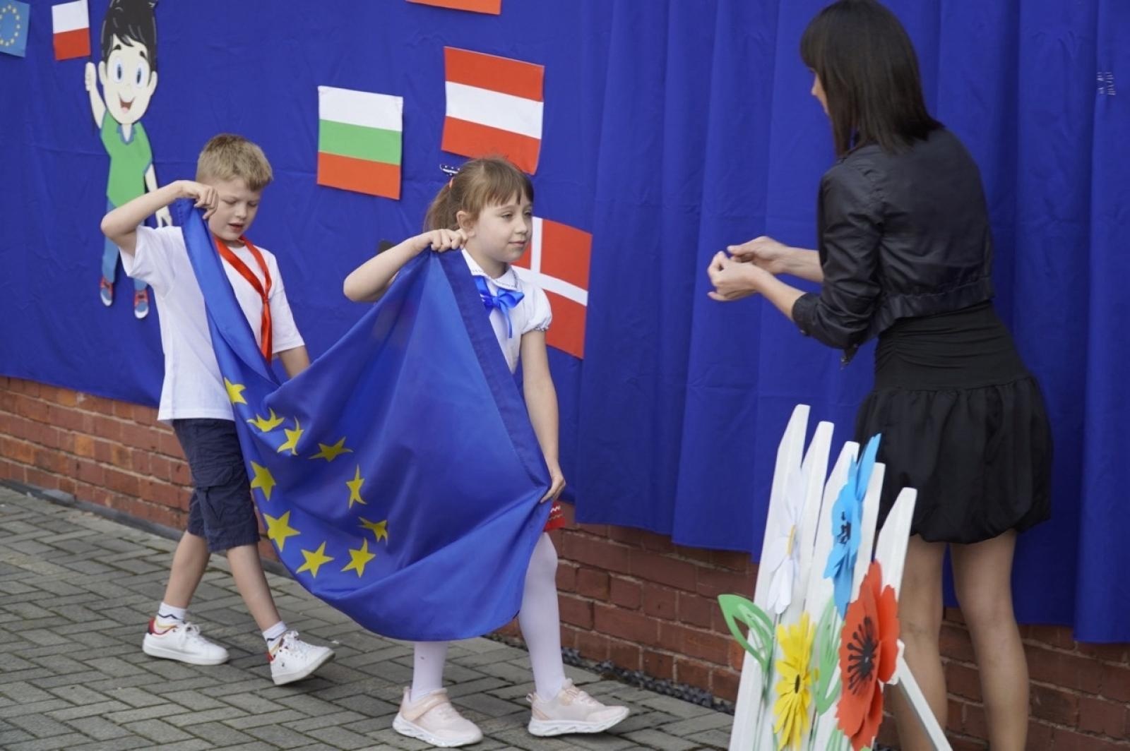 Zdjęcie w galerii na portalu naszraciborz.pl: XX Europejski Piknik w Przedszkolu nr 16 w Raciborzu-Brzeziu  wiadomości z regionu