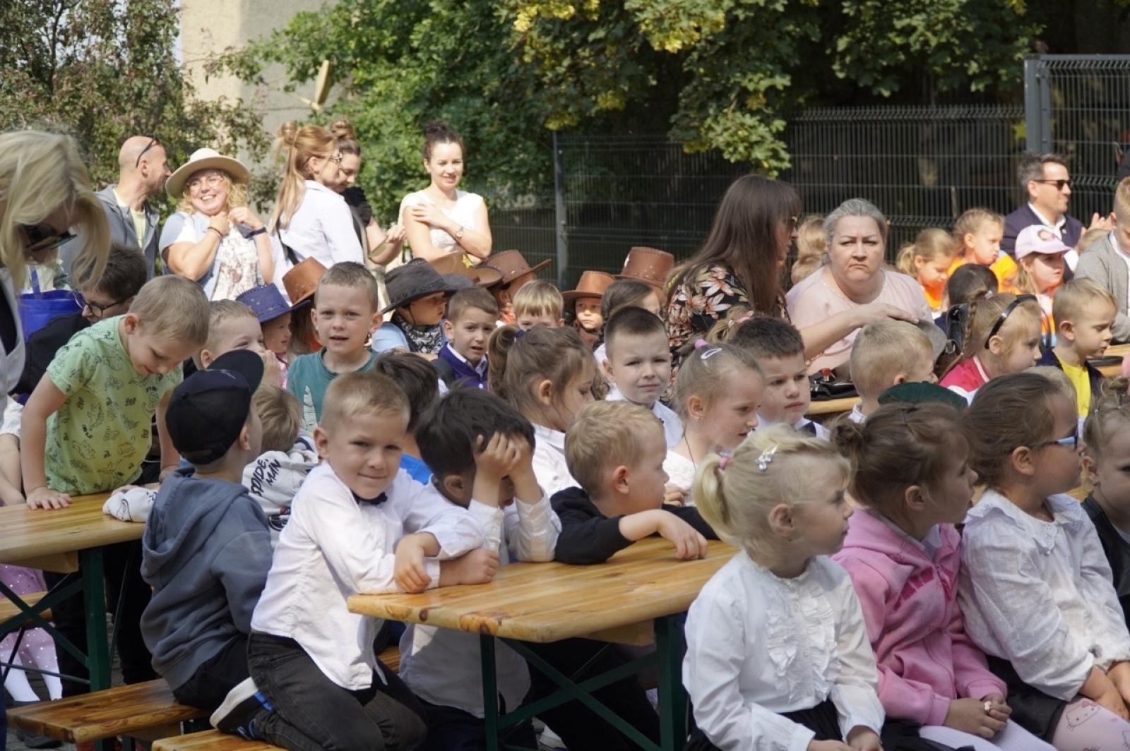 Zdjęcie w galerii na portalu naszraciborz.pl: XX Europejski Piknik w Przedszkolu nr 16 w Raciborzu-Brzeziu  wiadomości z regionu