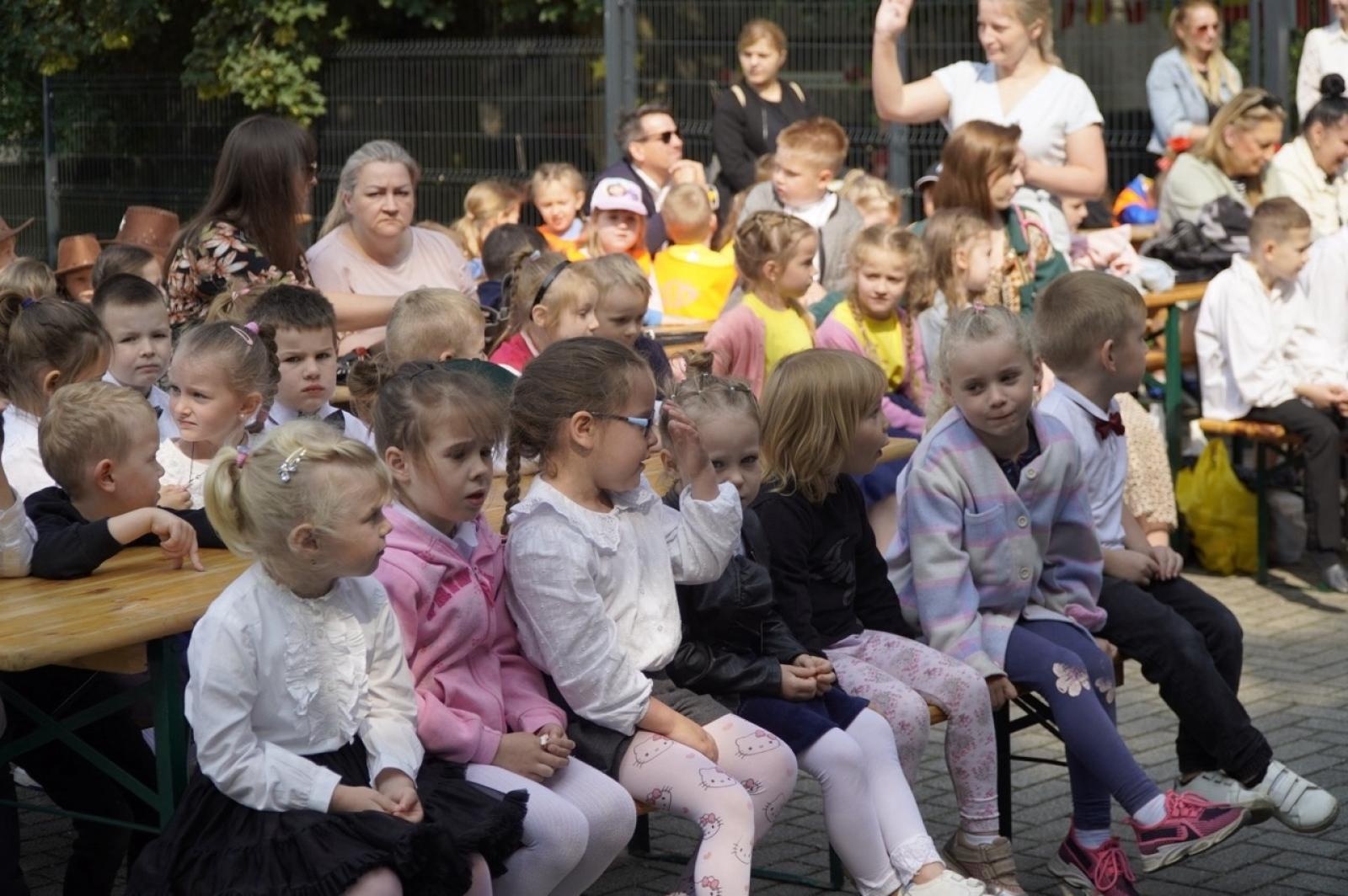 Zdjęcie w galerii na portalu naszraciborz.pl: XX Europejski Piknik w Przedszkolu nr 16 w Raciborzu-Brzeziu  wiadomości z regionu