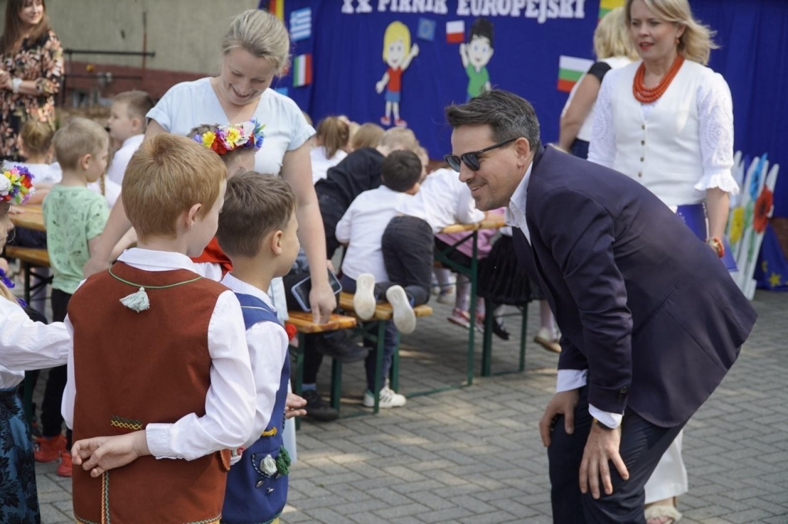 Zdjęcie w galerii na portalu naszraciborz.pl: XX Europejski Piknik w Przedszkolu nr 16 w Raciborzu-Brzeziu  wiadomości z regionu