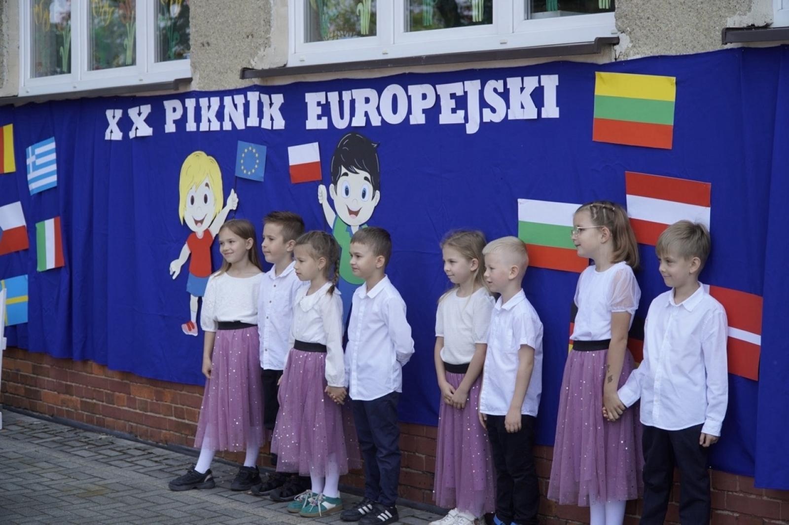 Zdjęcie w galerii na portalu naszraciborz.pl: XX Europejski Piknik w Przedszkolu nr 16 w Raciborzu-Brzeziu  wiadomości z regionu