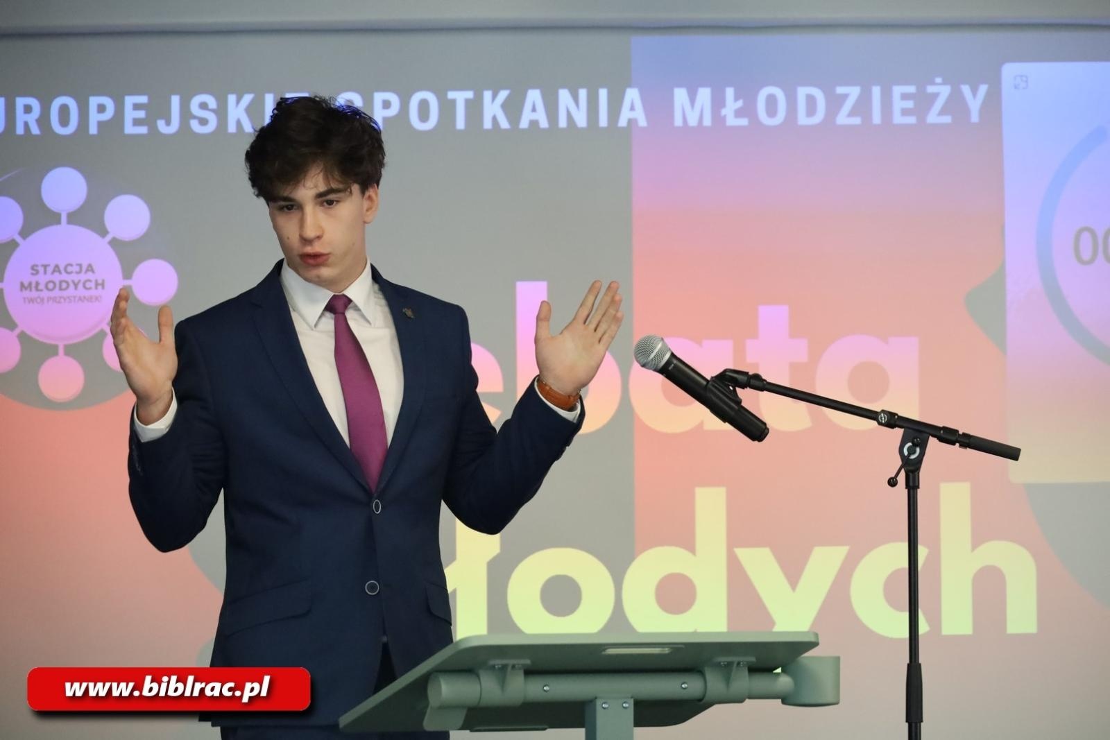 Zdjęcie w galerii na portalu naszraciborz.pl: Młodzi dyskutują! Za nami debata w bibliotece wiadomości z regionu