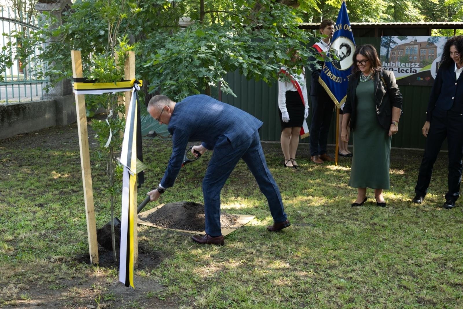 Zdjęcie w galerii na portalu naszraciborz.pl: Od korzeni do skrzydeł – 80 lat Kasprowicza wiadomości z regionu