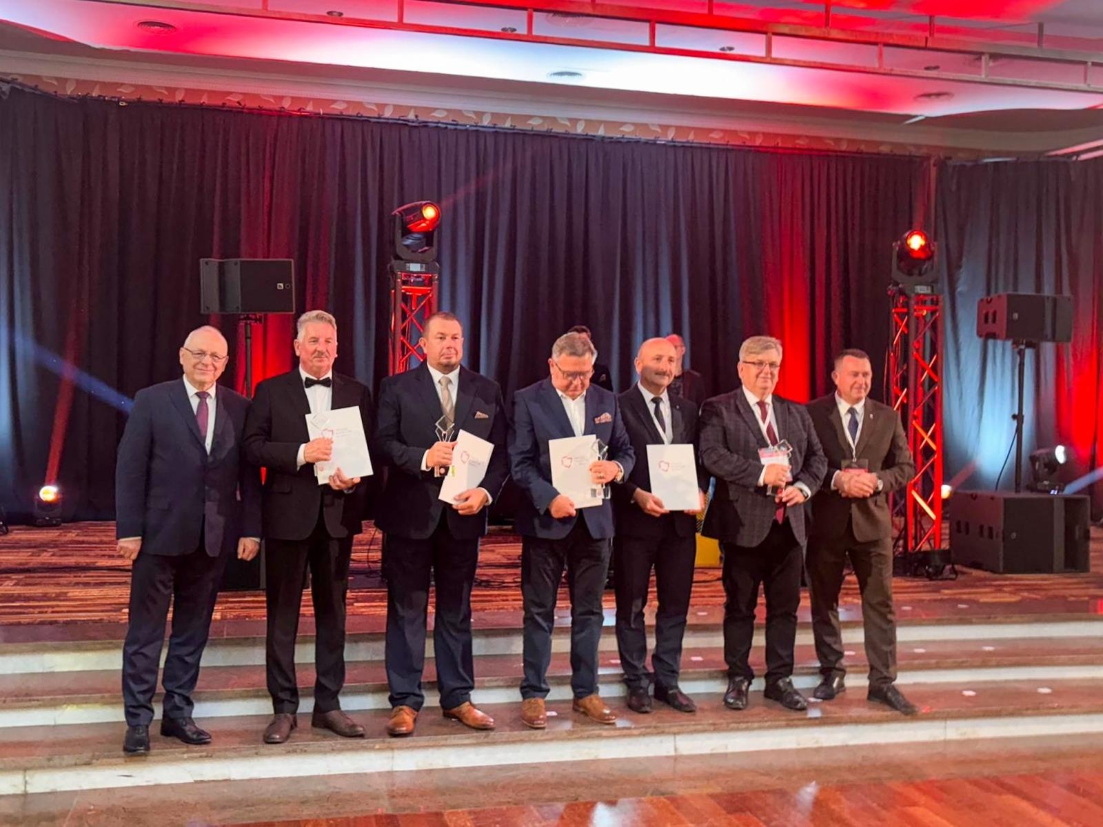 Zdjęcie w galerii na portalu naszraciborz.pl: Powiat Raciborski ze statuetką Super Powiat 2024 wiadomości z regionu