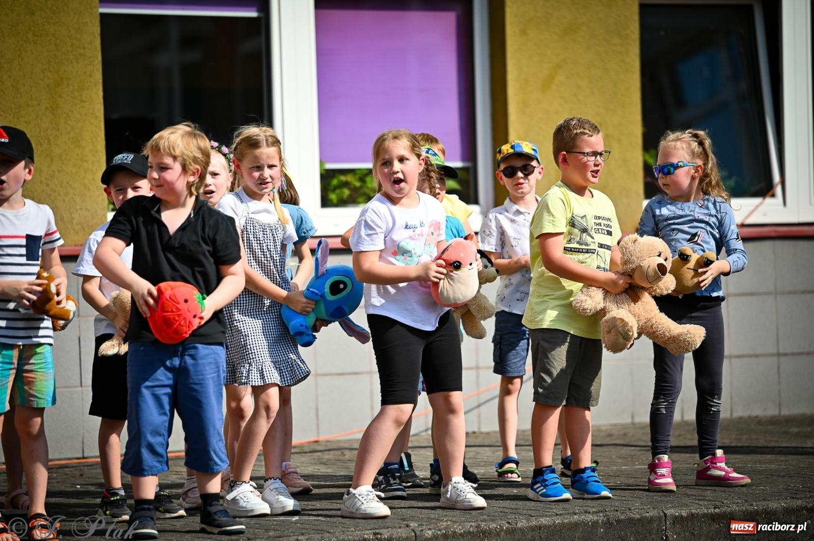 Zdjęcie w galerii na portalu naszraciborz.pl: Rodzinny festyn pełen radości w SP 18 im. Książąt Raciborskich [FOTO i WIDEO] wiadomości z regionu