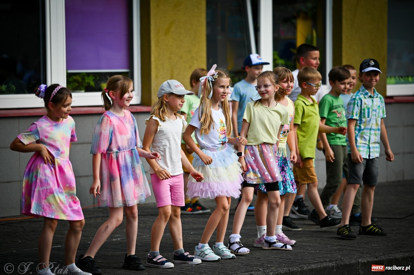 Zdjęcie w galerii na portalu naszraciborz.pl: Rodzinny festyn pełen radości w SP 18 im. Książąt Raciborskich [FOTO i WIDEO] wiadomości z regionu