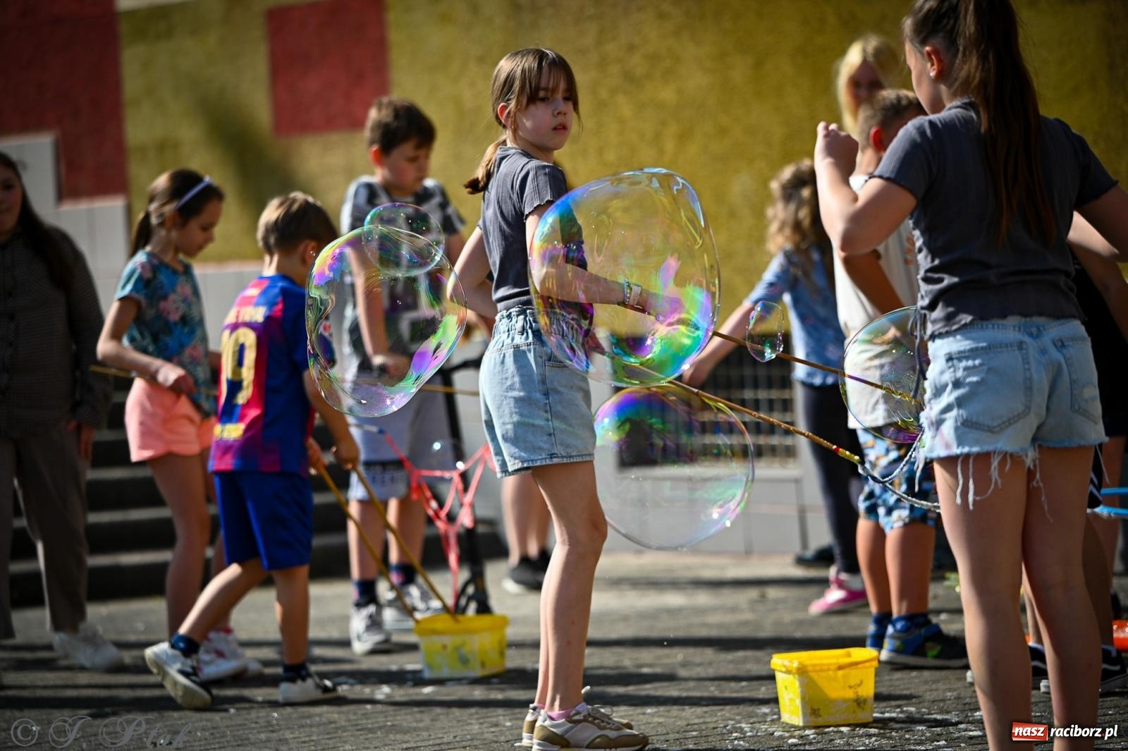 Zdjęcie w galerii na portalu naszraciborz.pl: Rodzinny festyn pełen radości w SP 18 im. Książąt Raciborskich [FOTO i WIDEO] wiadomości z regionu