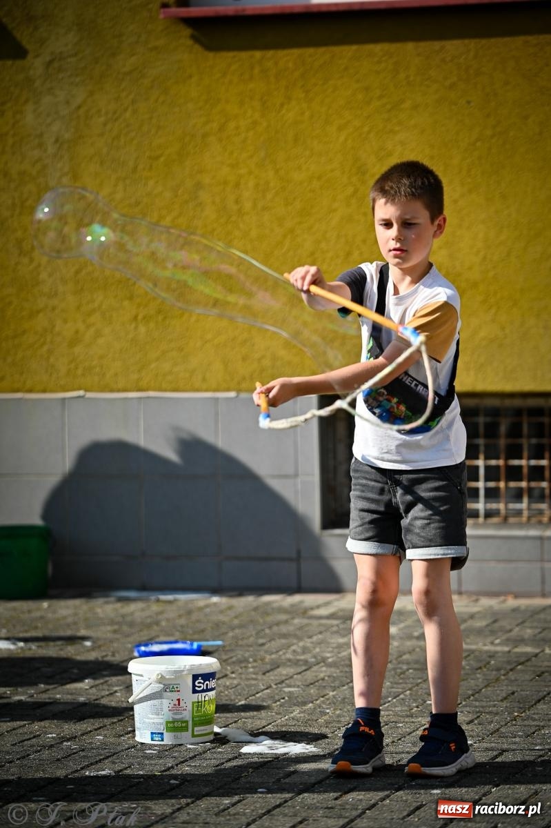 Zdjęcie w galerii na portalu naszraciborz.pl: Rodzinny festyn pełen radości w SP 18 im. Książąt Raciborskich [FOTO i WIDEO] wiadomości z regionu
