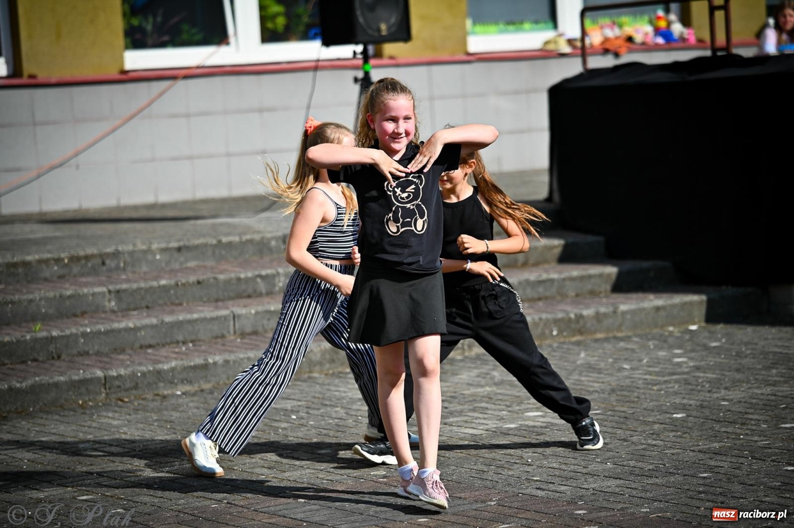 Zdjęcie w galerii na portalu naszraciborz.pl: Rodzinny festyn pełen radości w SP 18 im. Książąt Raciborskich [FOTO i WIDEO] wiadomości z regionu