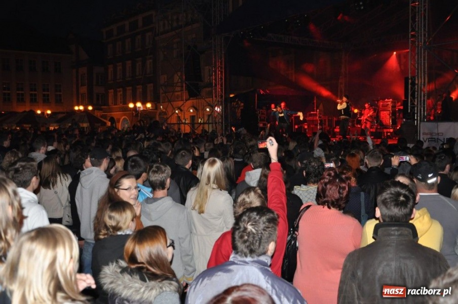 Zdjęcie w galerii na portalu naszraciborz.pl: Afromental i laserowe widowisko wiadomości z regionu